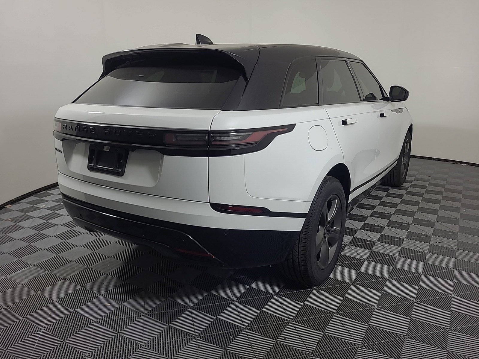 Used 2024 Land Rover Range Rover Velar Dynamic SE with VIN SALYL2EX8RA372665 for sale in Houston, TX