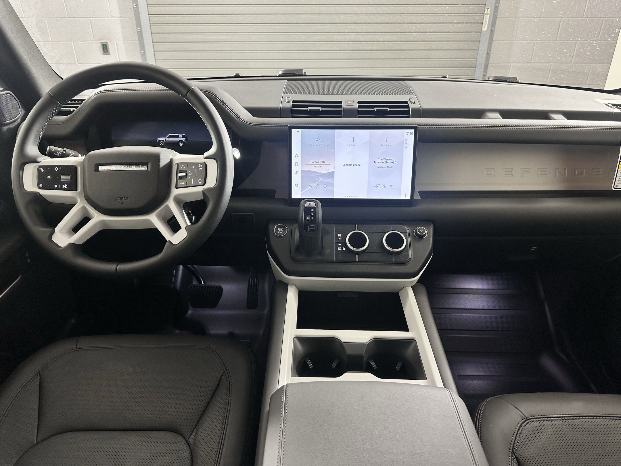 2025 Land Rover Defender 110 X-Dynamic SE photo 4