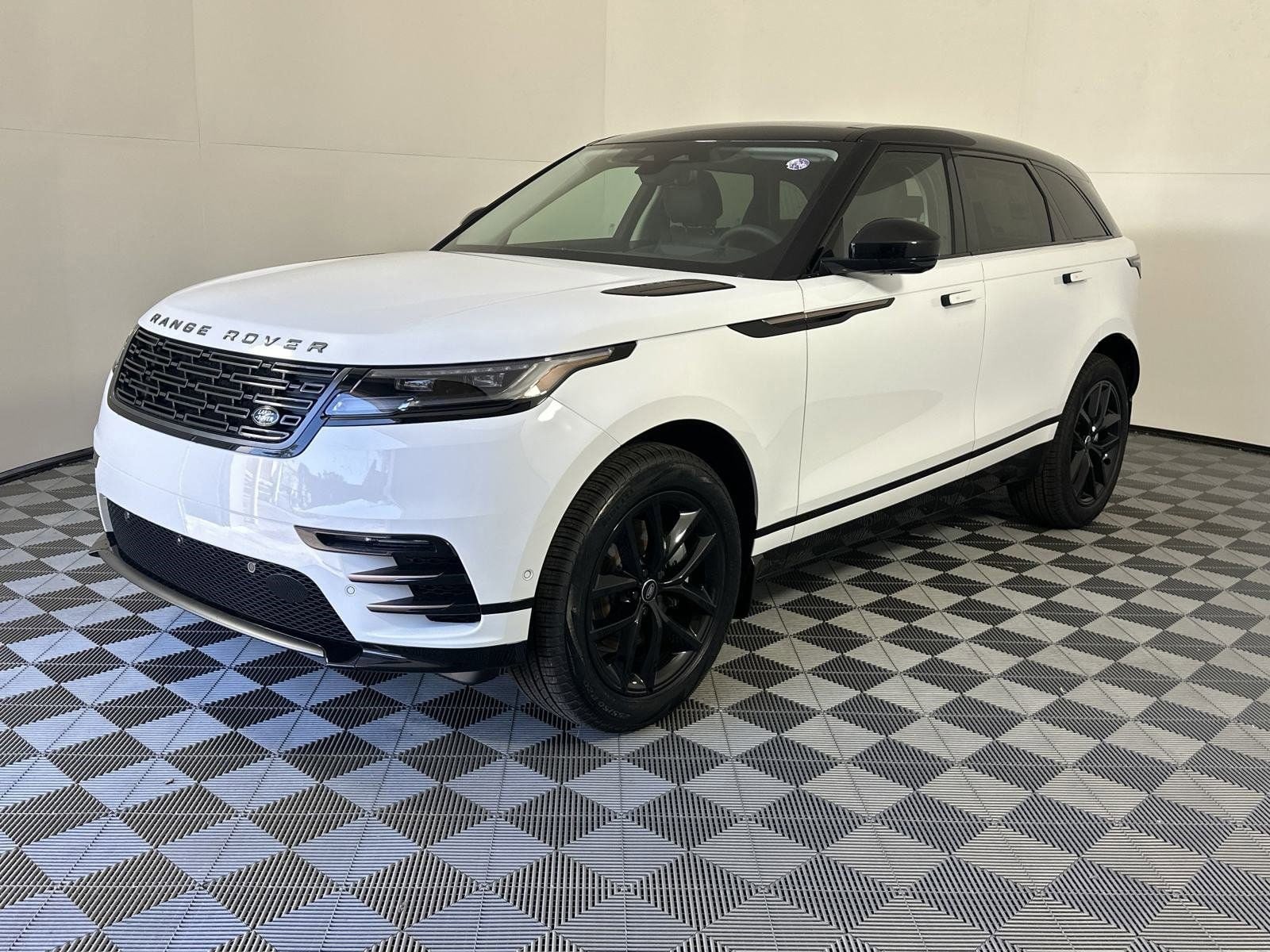 2025 Land Rover Range Rover Velar Dynamic SE's photo