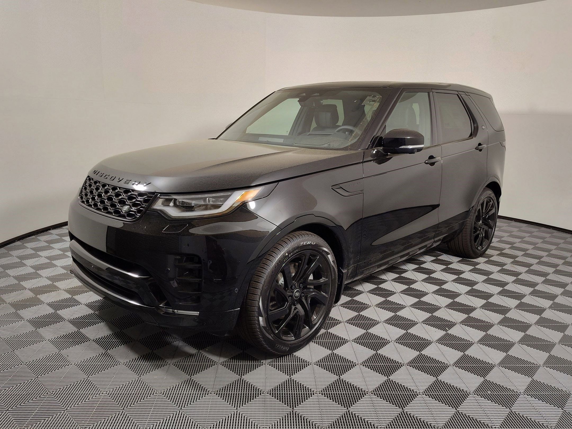 2025 Land Rover Discovery Dynamic SE's photo