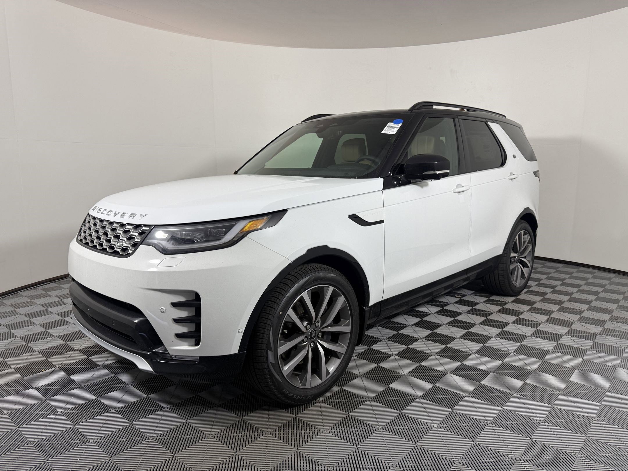 2026 Land Rover Discovery Gemini Edition