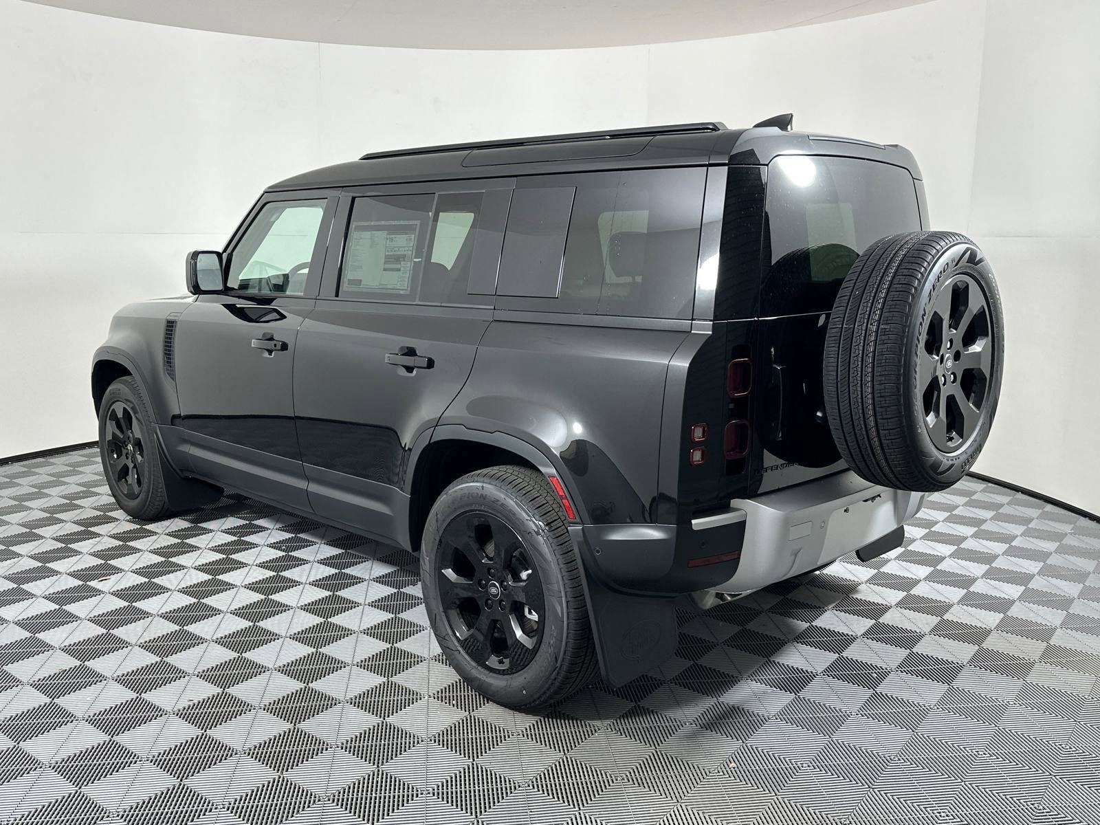 2025 Land Rover Defender 110 S photo 2