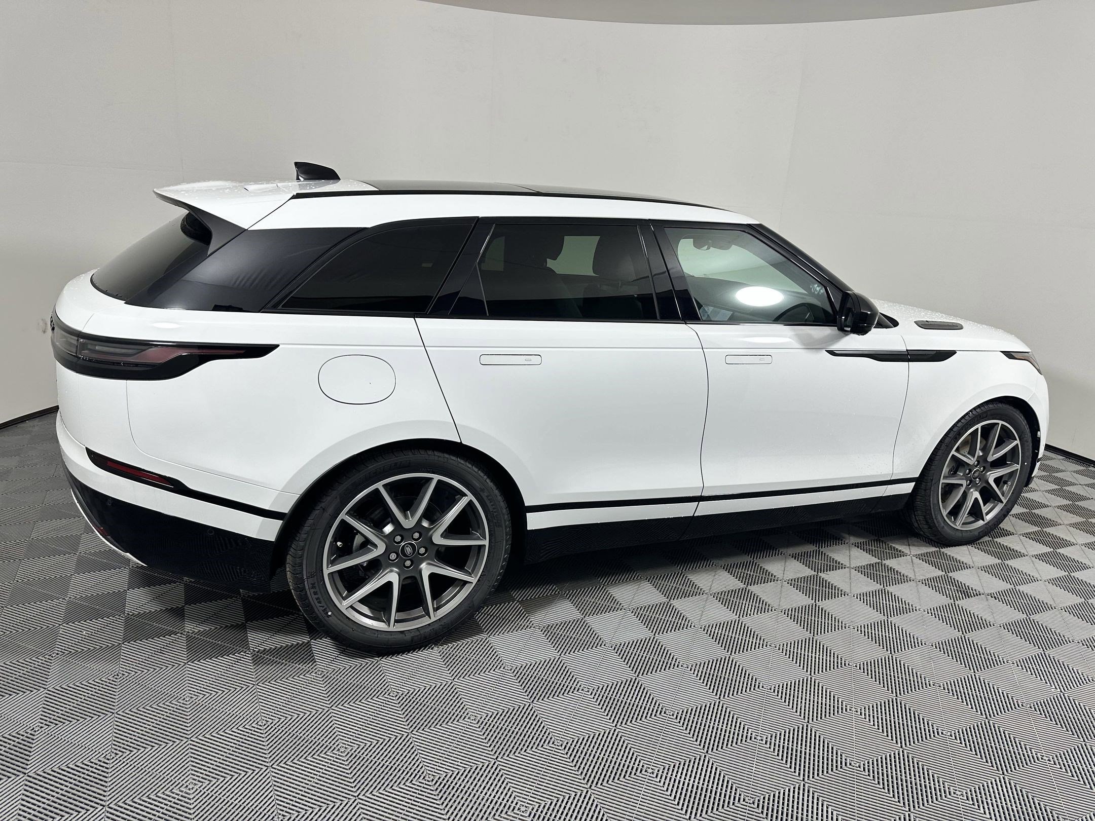 2026 Land Rover Range Rover Velar Dynamic SE - Photo 19