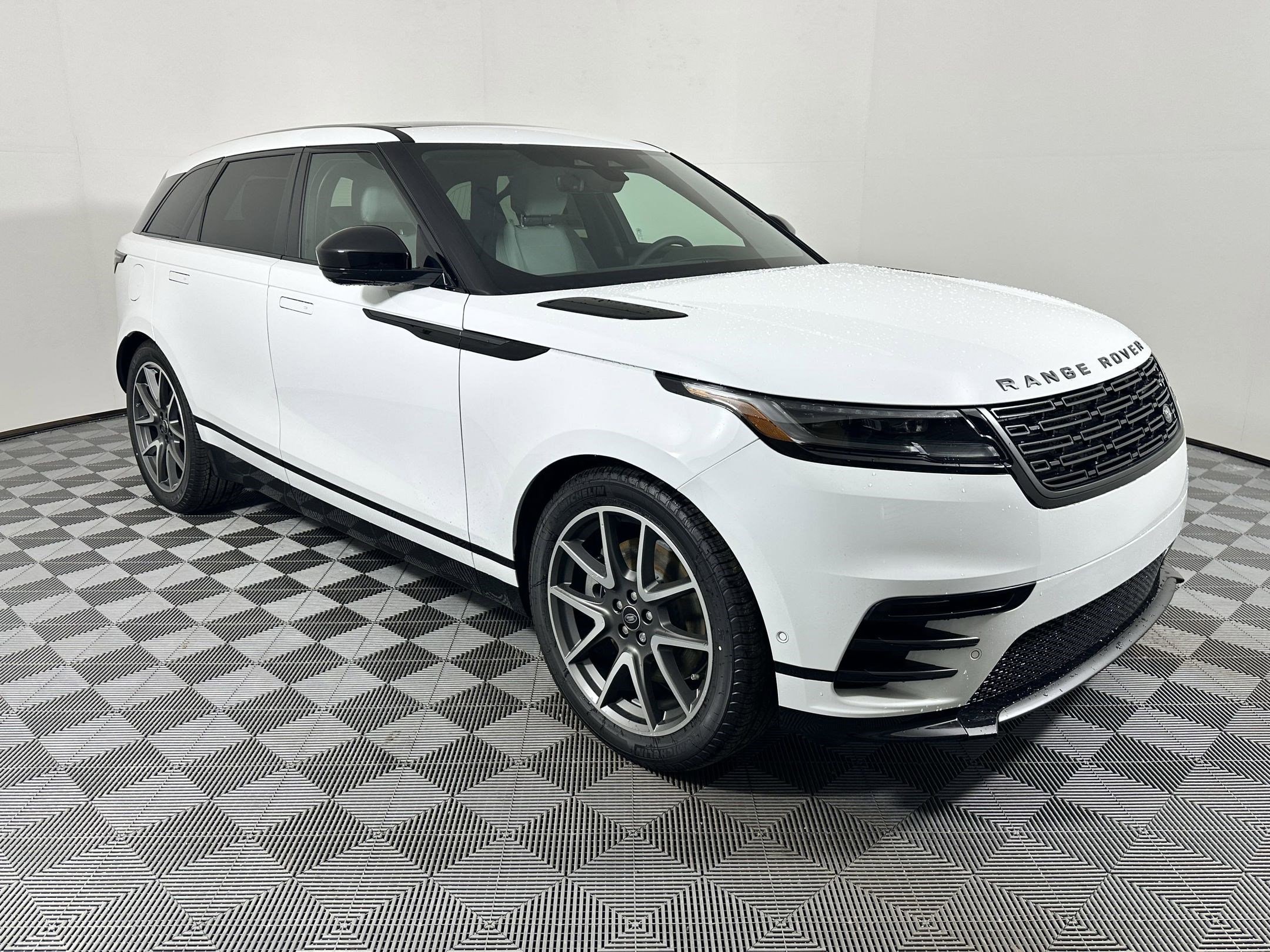 2026 Land Rover Range Rover Velar Dynamic SE - Photo 6