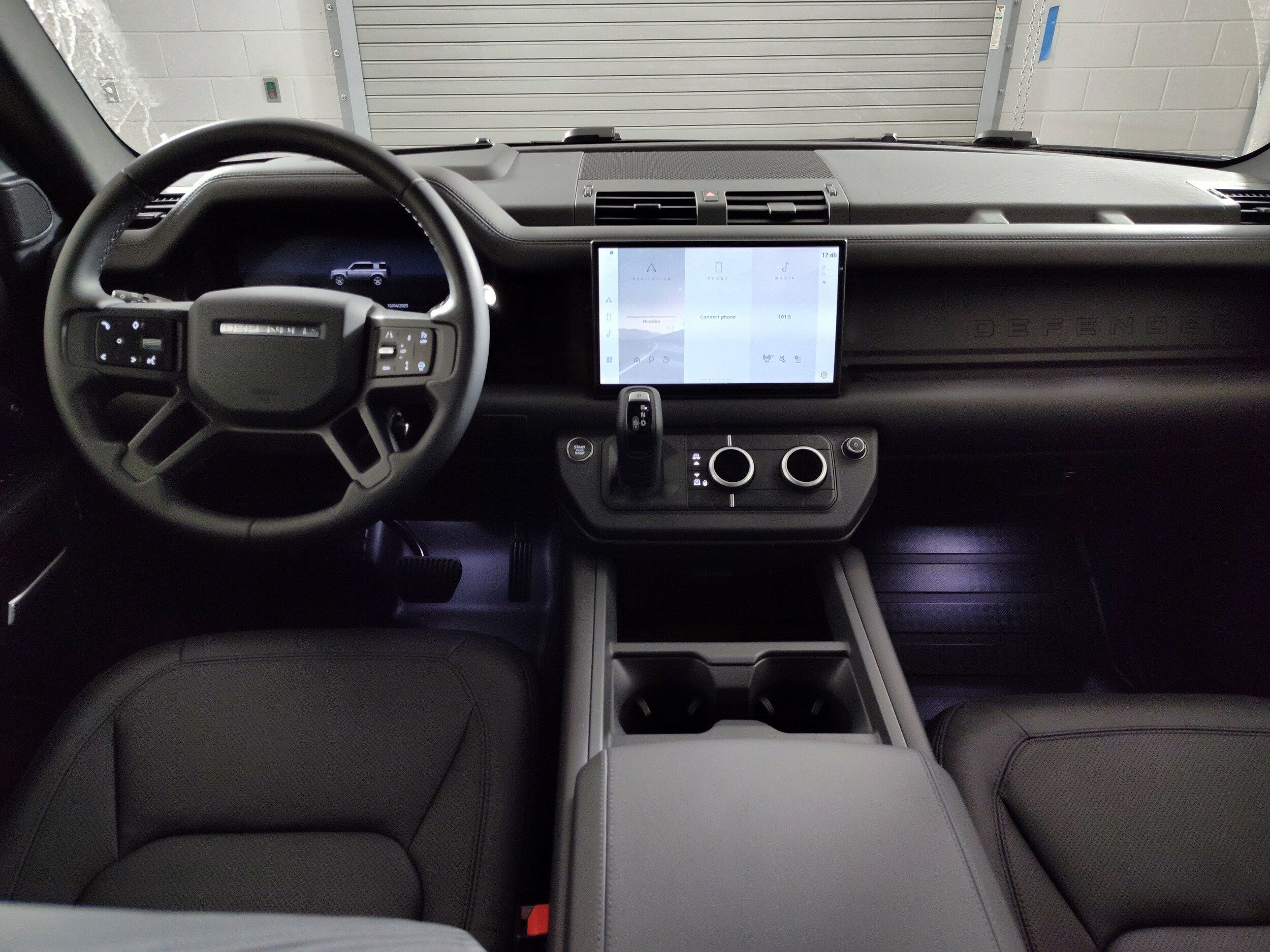 2025 Land Rover Defender S photo 4