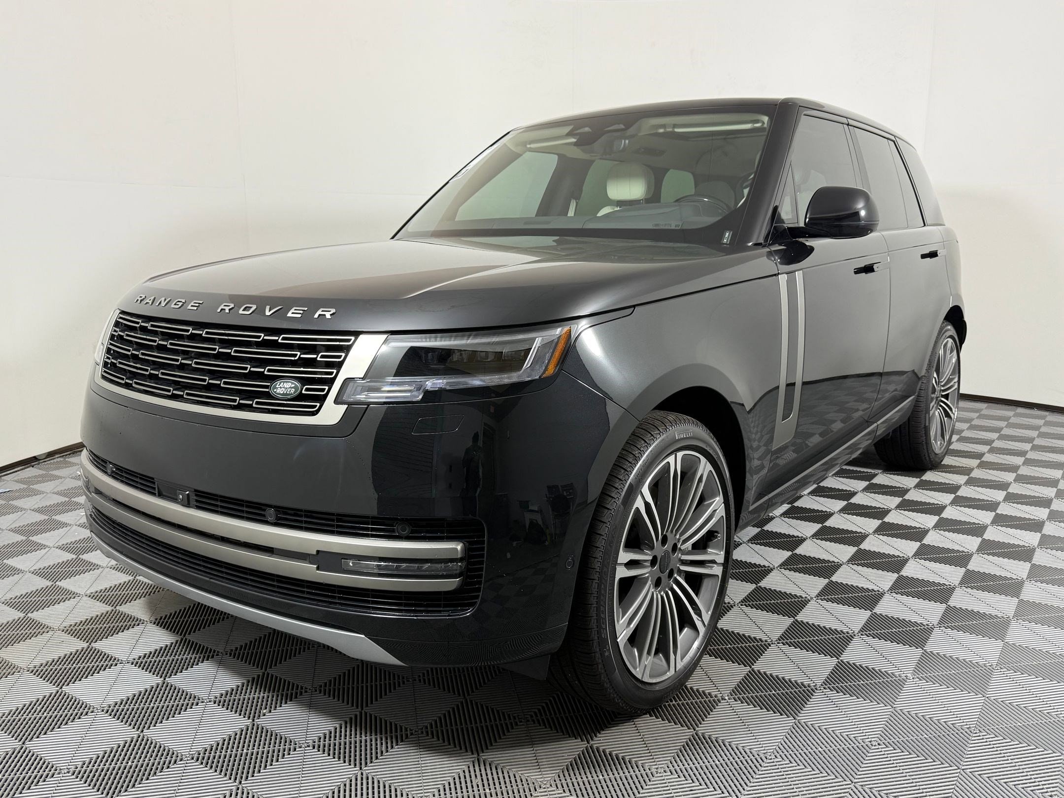 2026 Land Rover Range Rover 4.4 SE SWB's photo