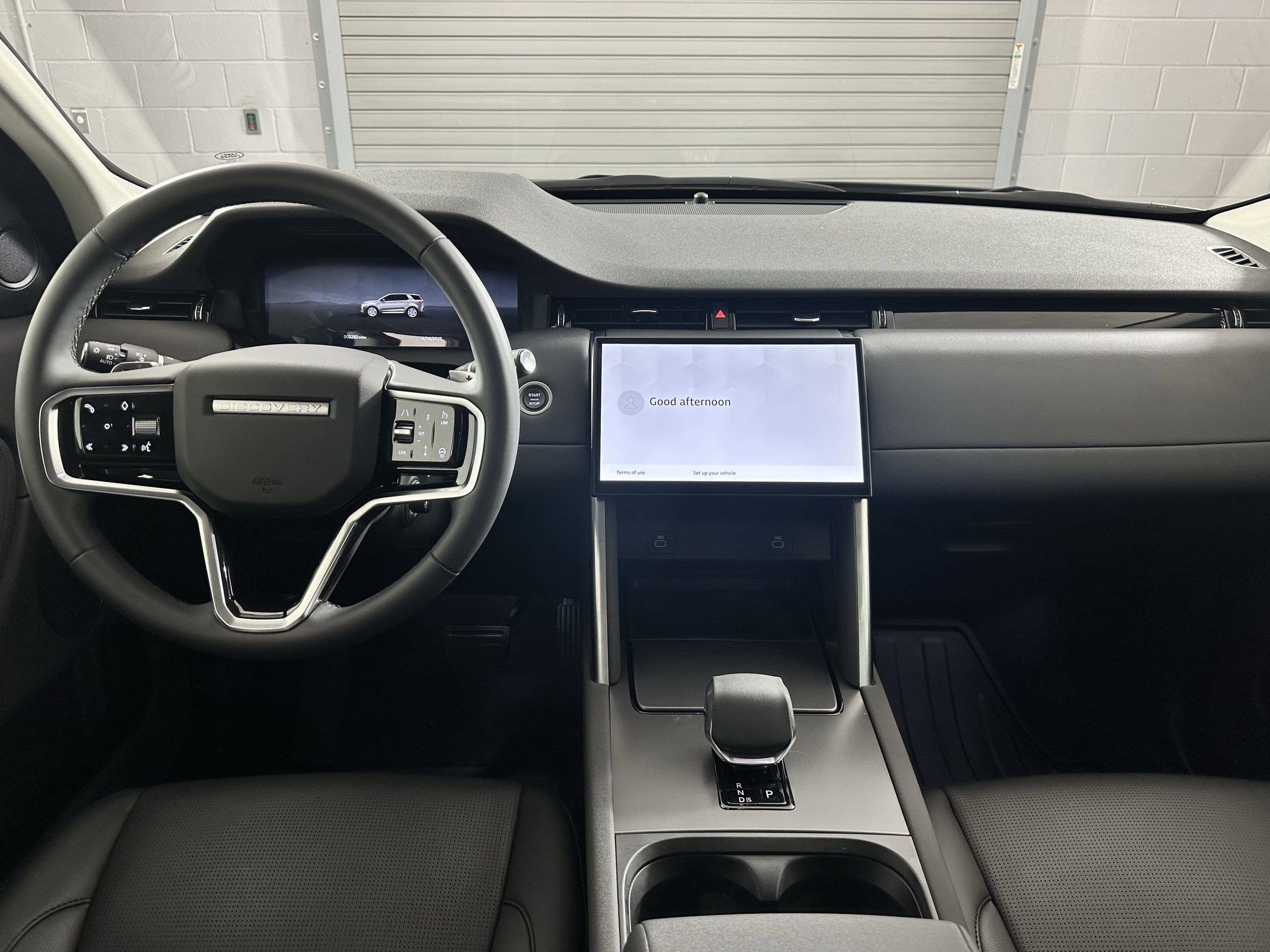 2025 Land Rover Discovery Sport S photo 4