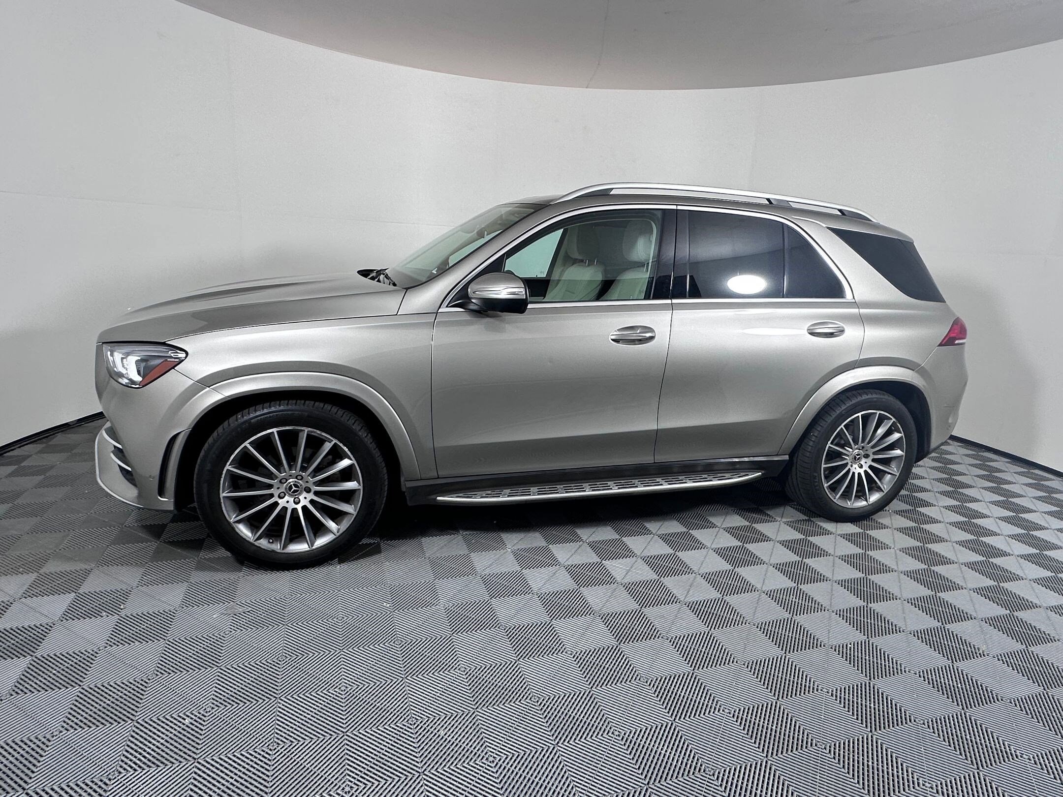 2021 Mercedes Benz GLE 350 photo 2