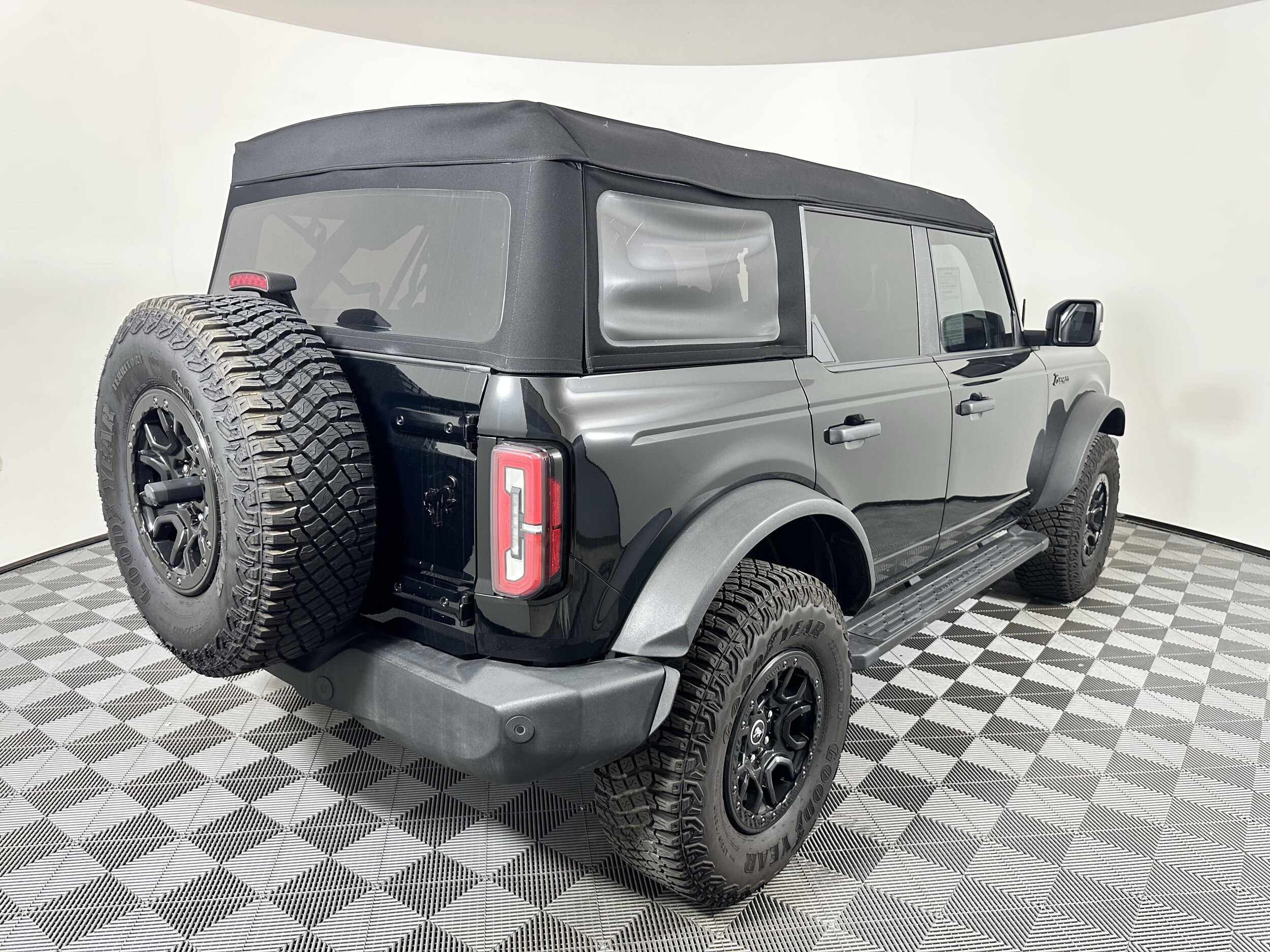 2023 Ford Bronco Wildtrak photo 2