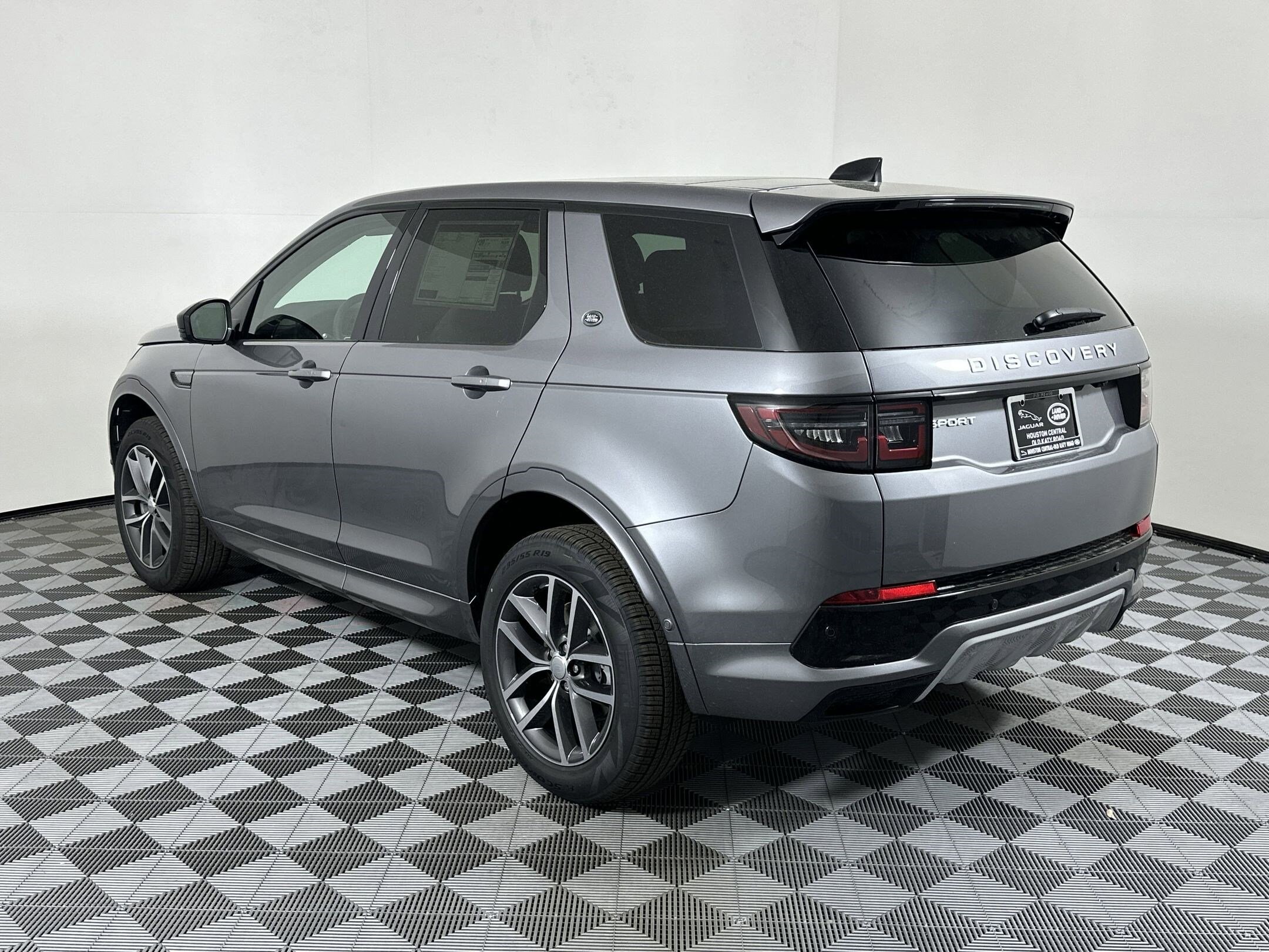2025 Land Rover Discovery Sport S photo 3