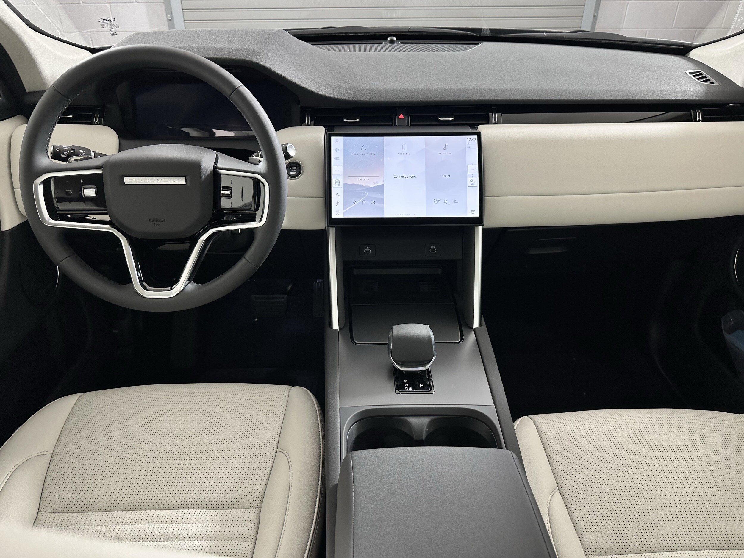 2025 Land Rover Discovery Sport S photo 4