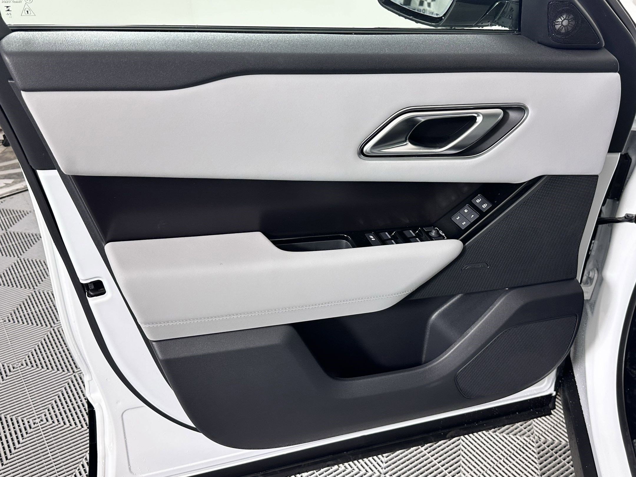 2026 Land Rover Range Rover Velar Dynamic SE - Photo 10