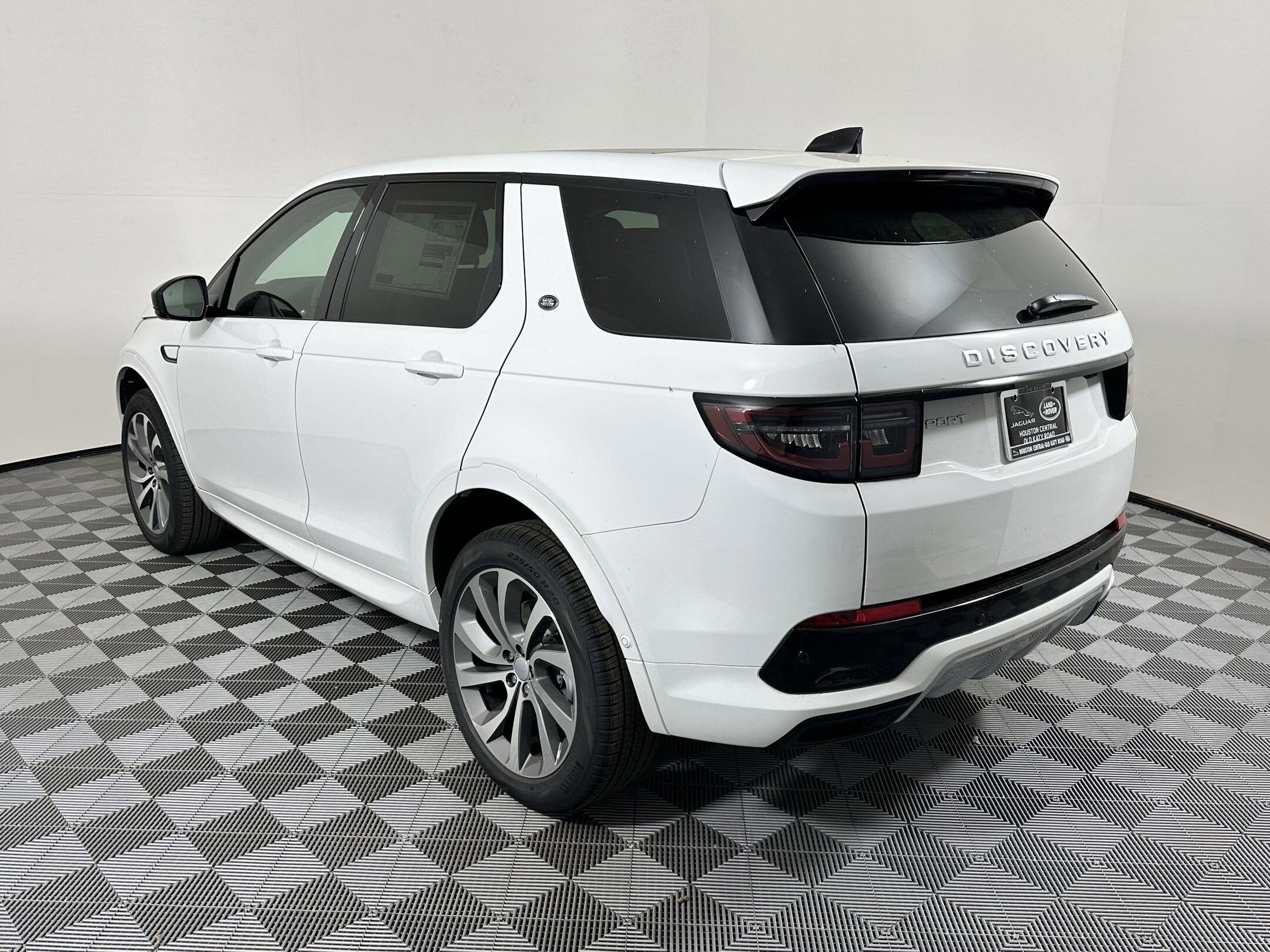 2025 Land Rover Discovery Sport S photo 3