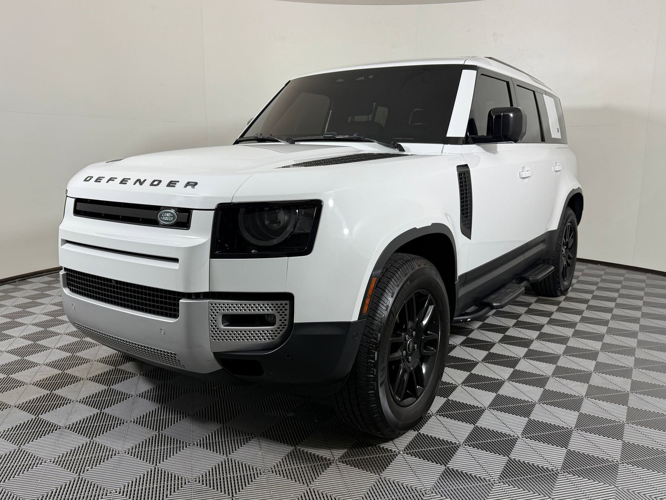 2023 Land Rover Defender S's photo