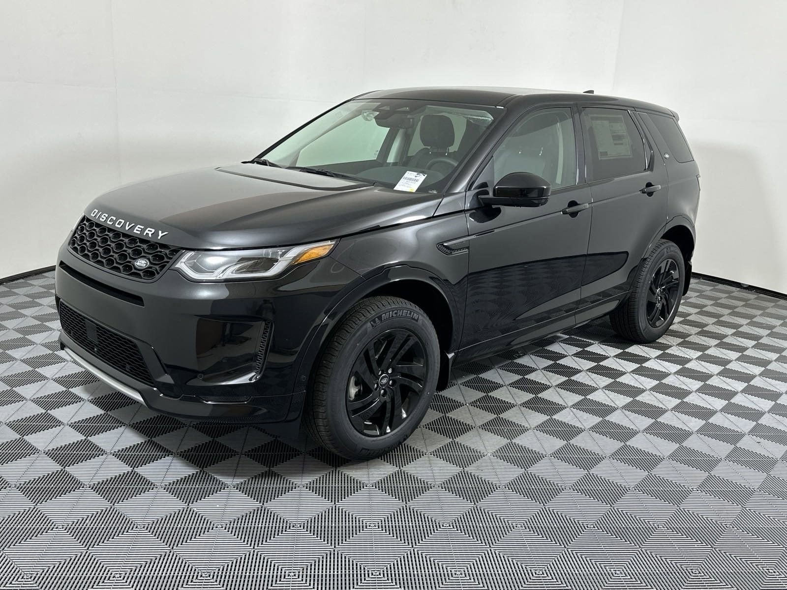 2025 Land Rover Discovery Sport S's photo