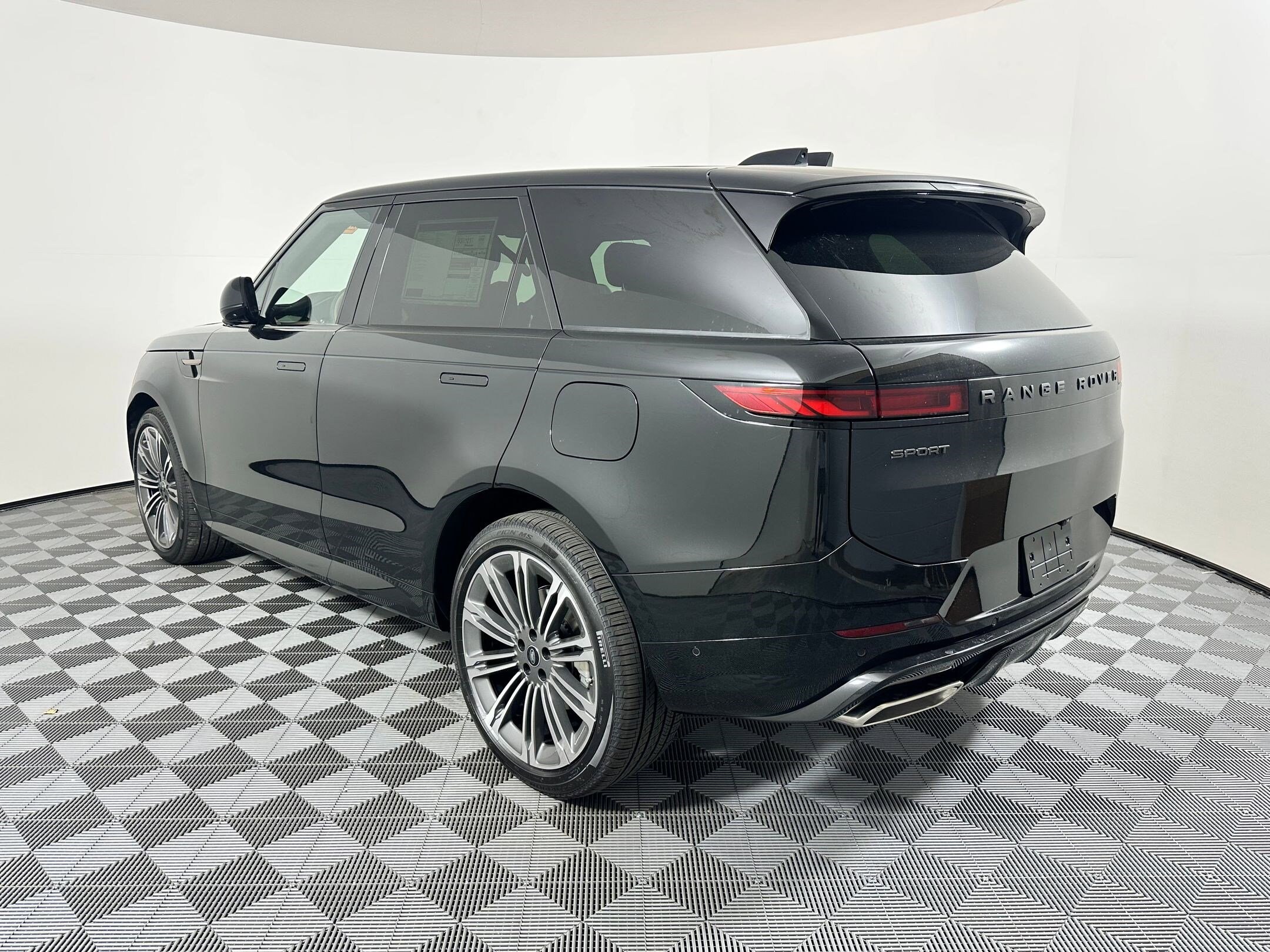 2025 Land Rover Range Rover Sport SE photo 2