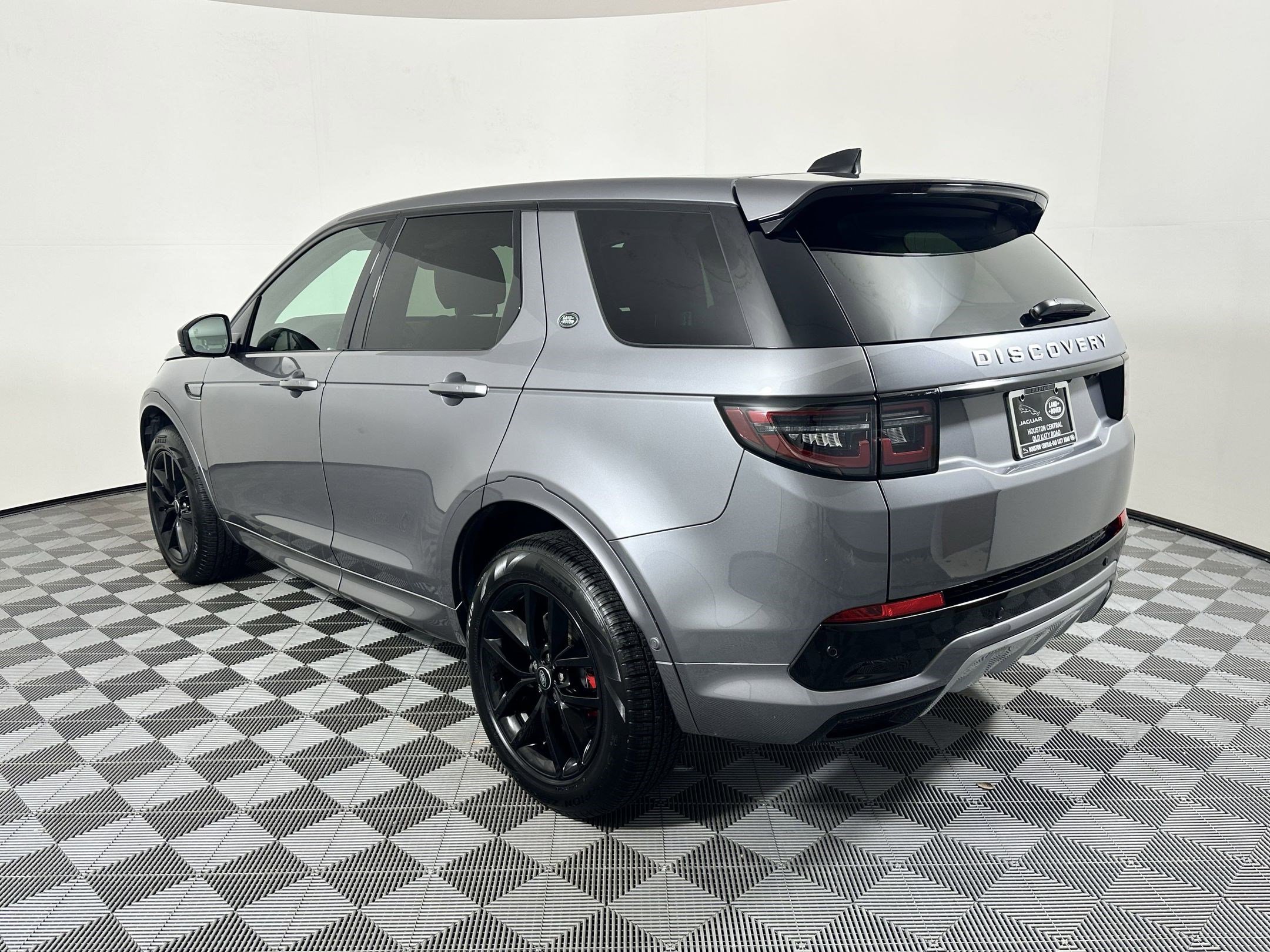 2025 Land Rover Discovery Sport S photo 3