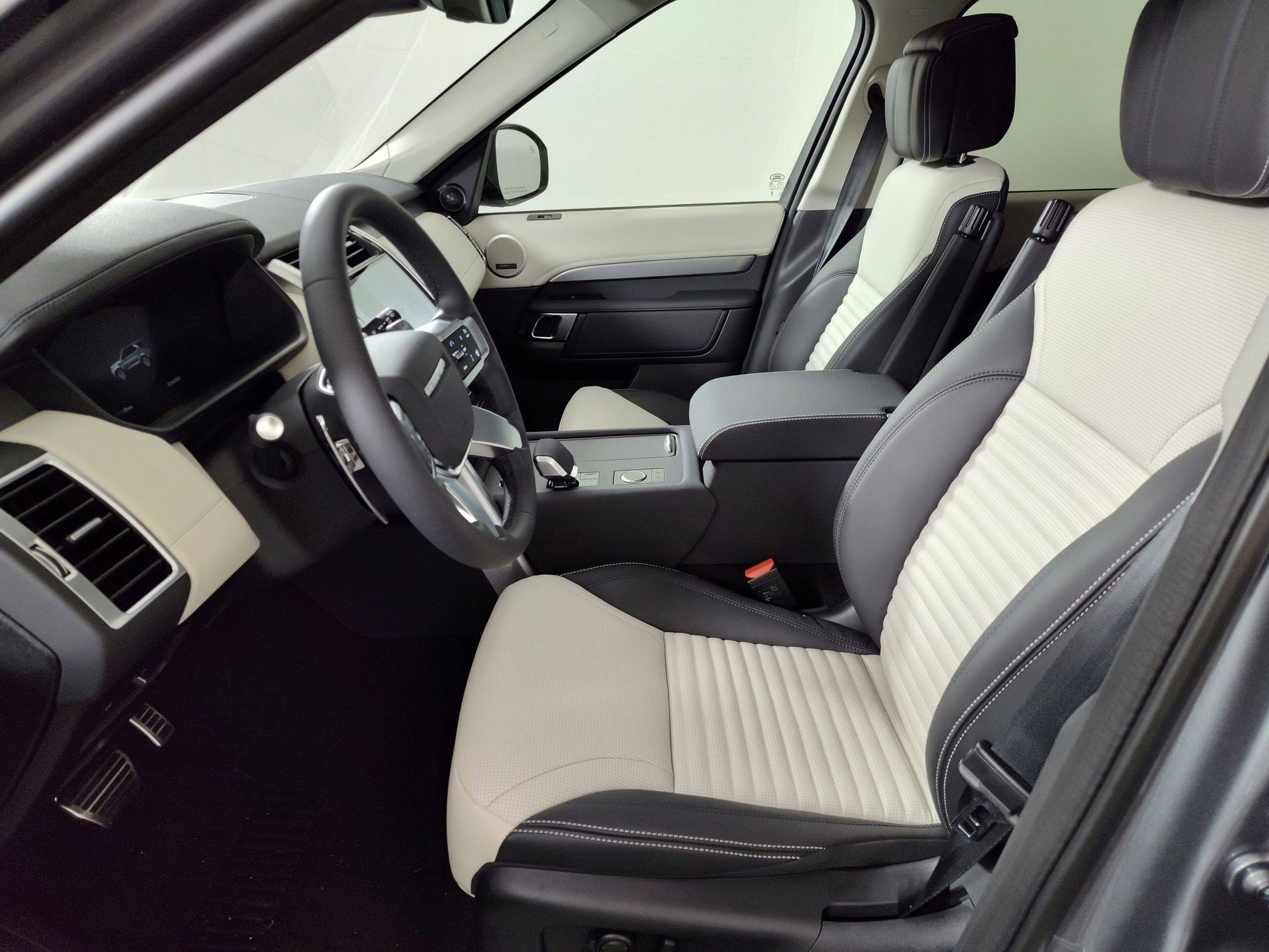 2025 Land Rover Discovery SE photo 4