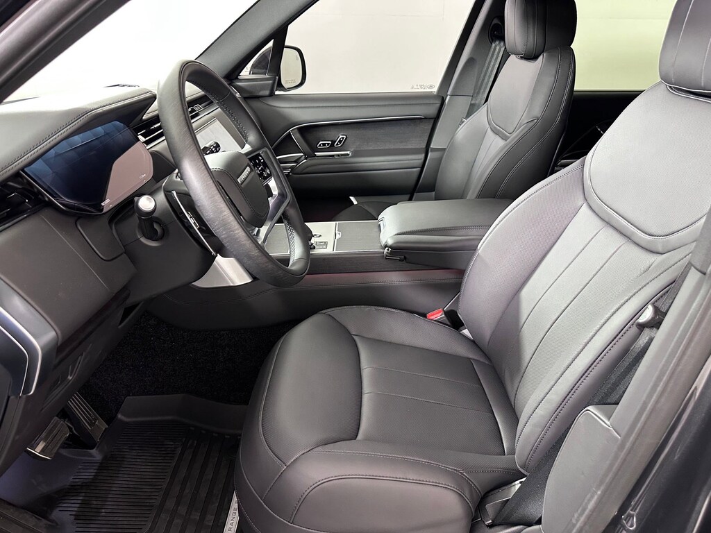 New 2025 Land Rover Range Rover SE SUV
