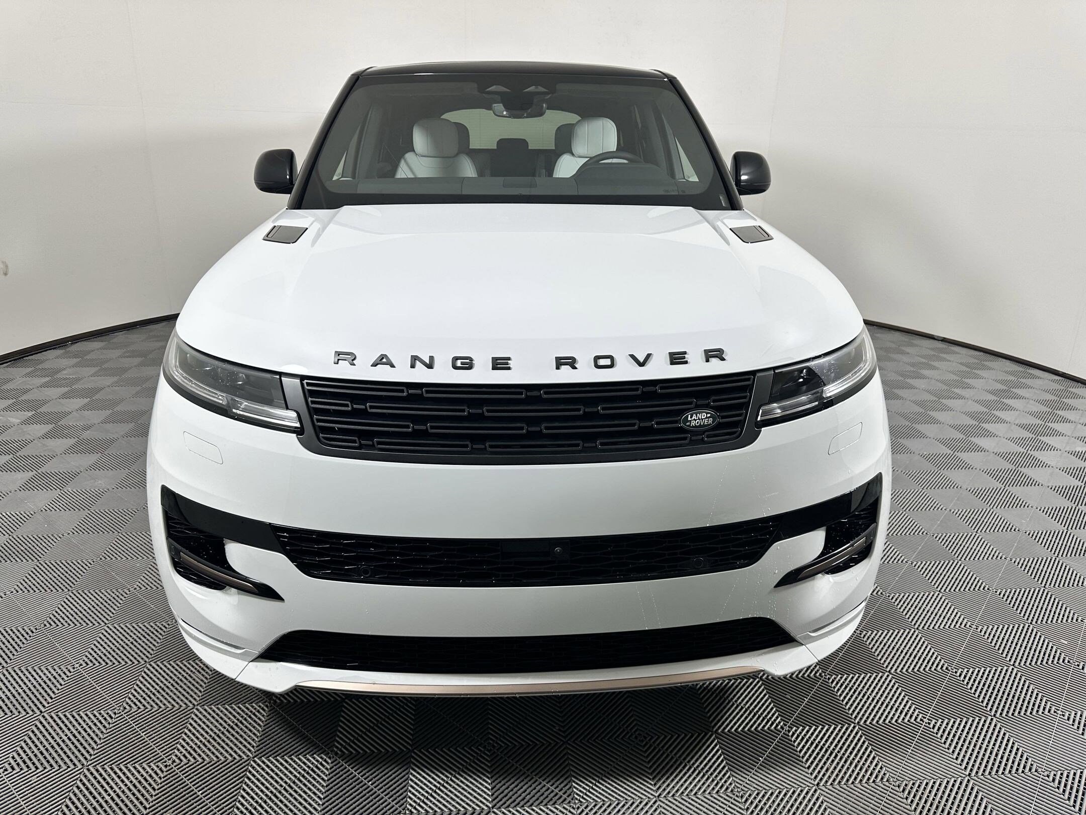 2025 Land Rover Range Rover Sport SE photo 4