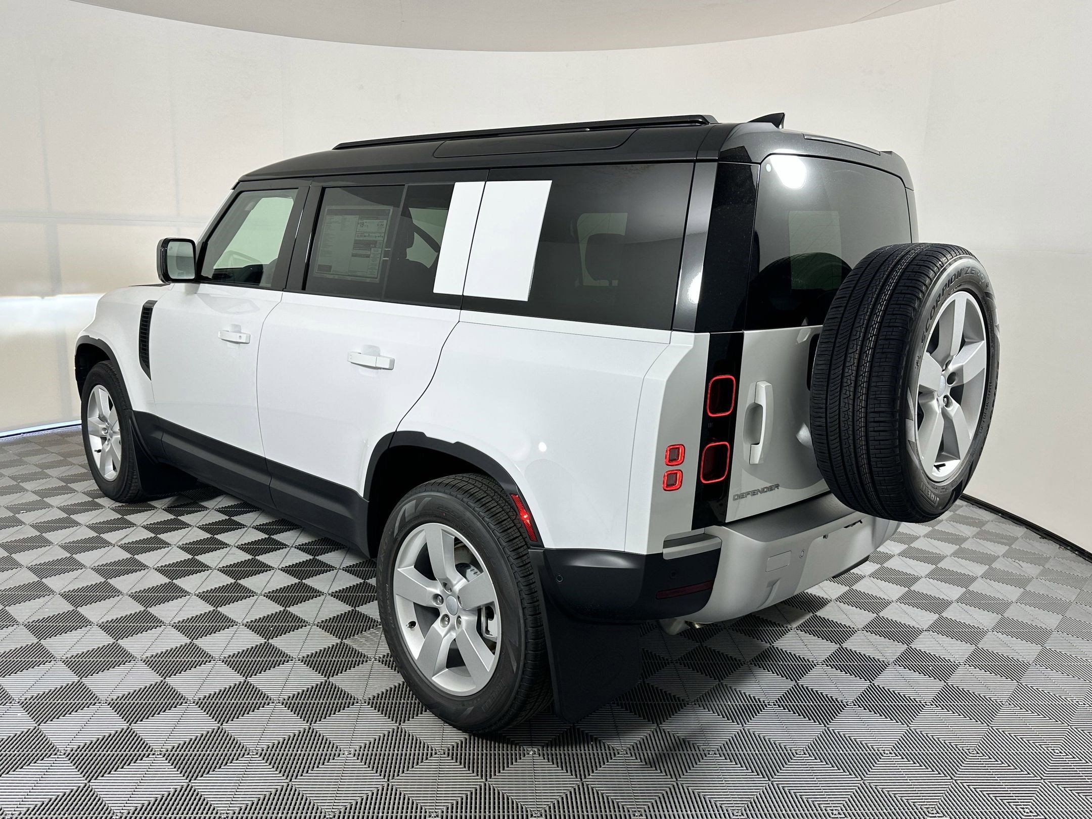 2025 Land Rover Defender 110 S photo 3