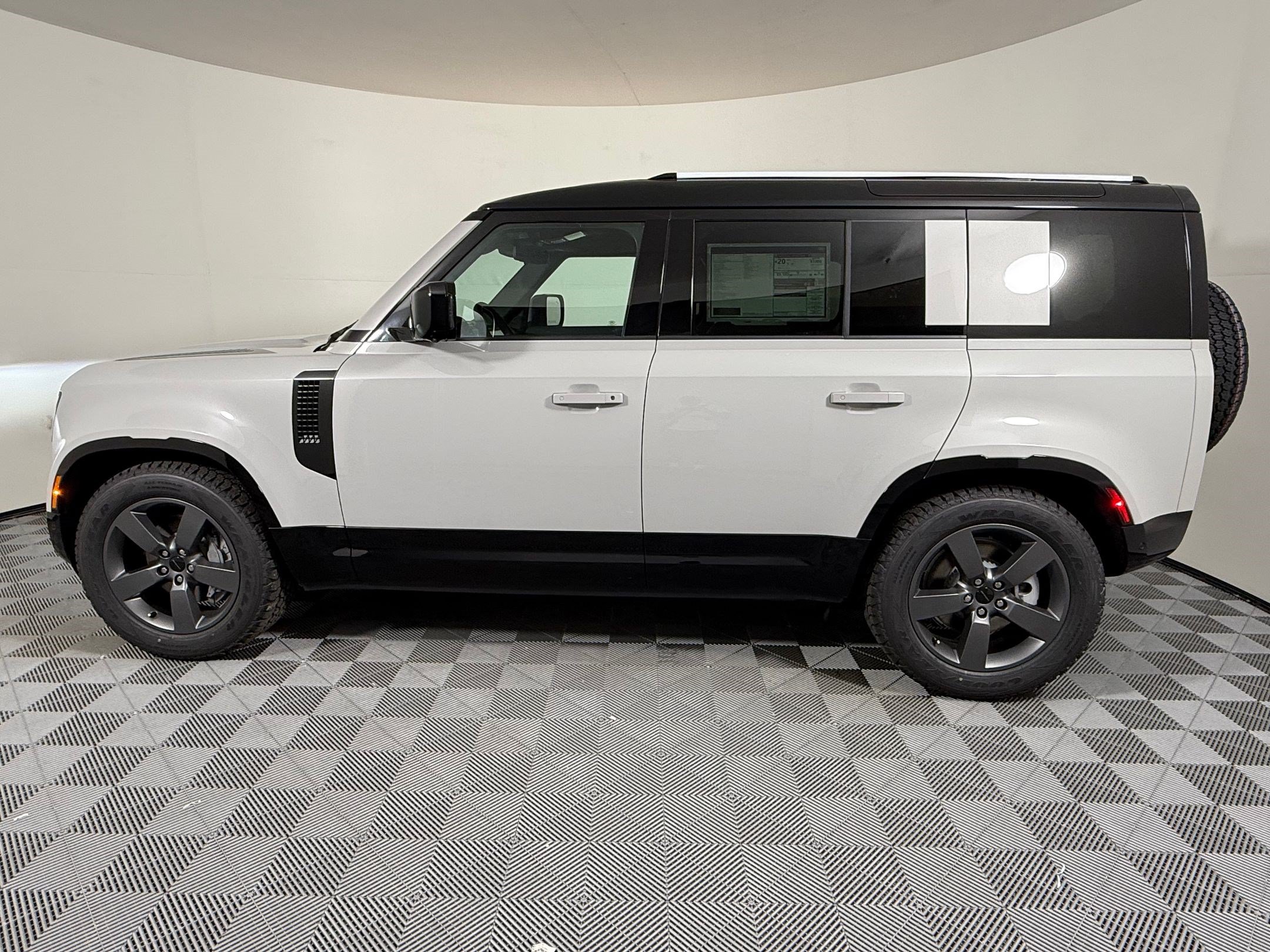 2026 Land Rover Defender 110 X-Dynamic SE SUV