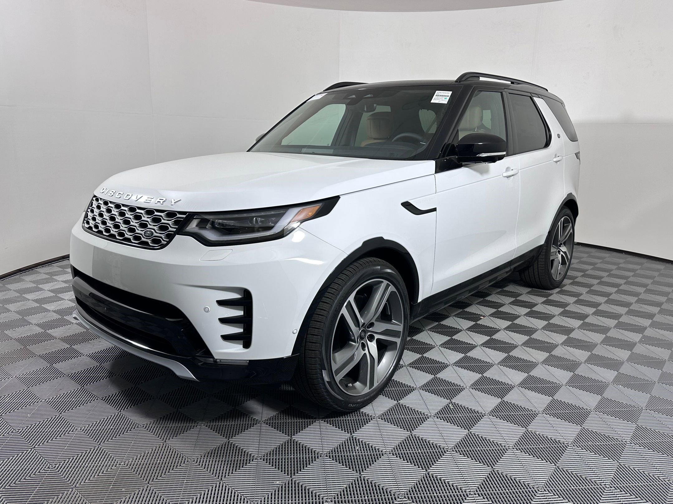 2026 Land Rover Discovery Gemini Edition