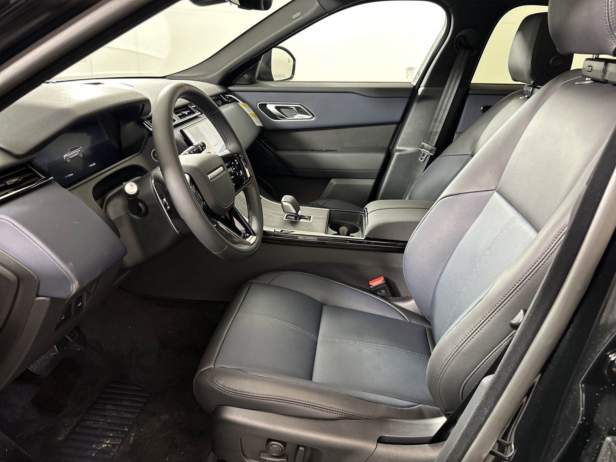 2026 Land Rover Range Rover Velar S photo 3