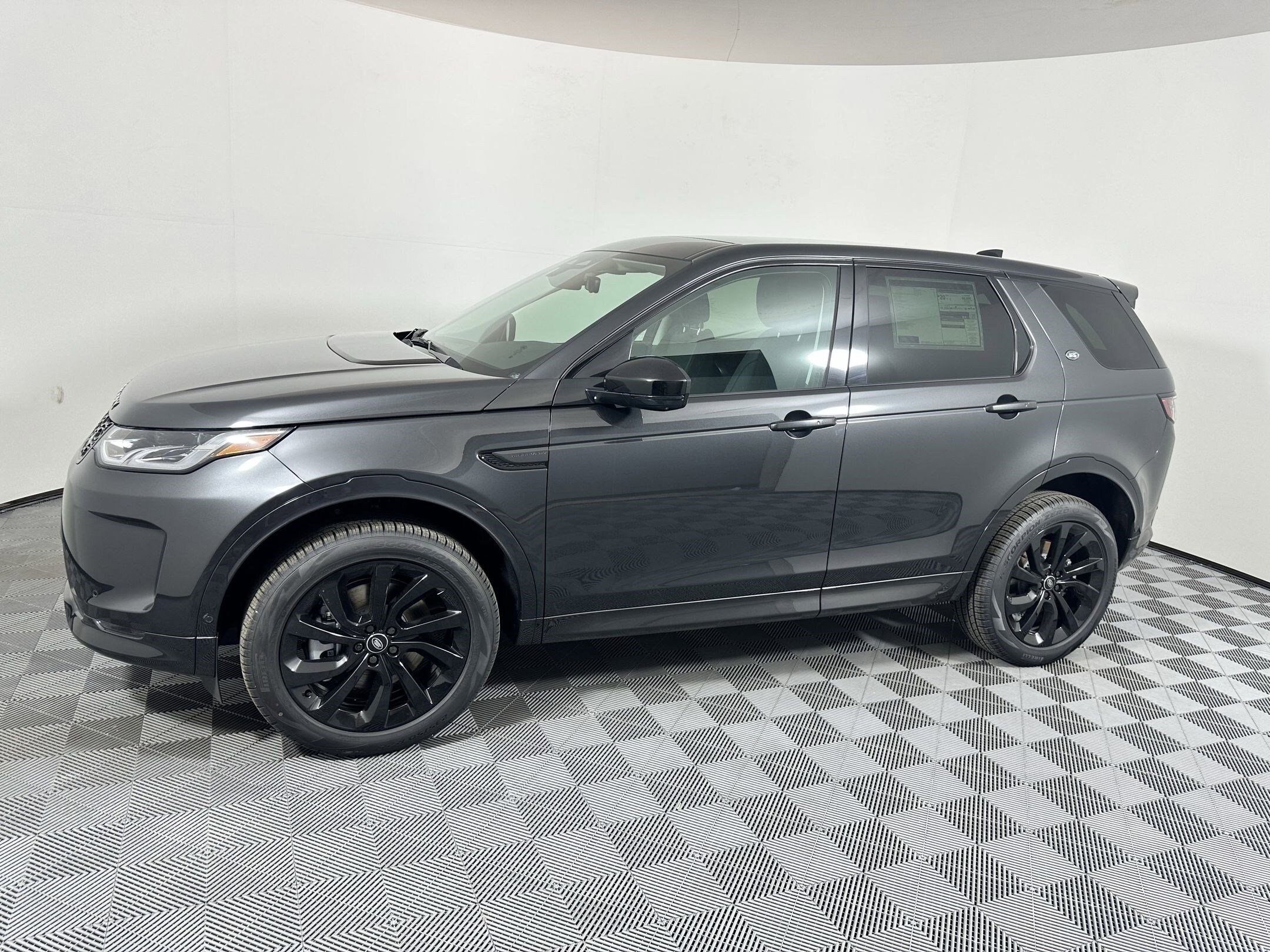 2025 Land Rover Discovery Sport S photo 2