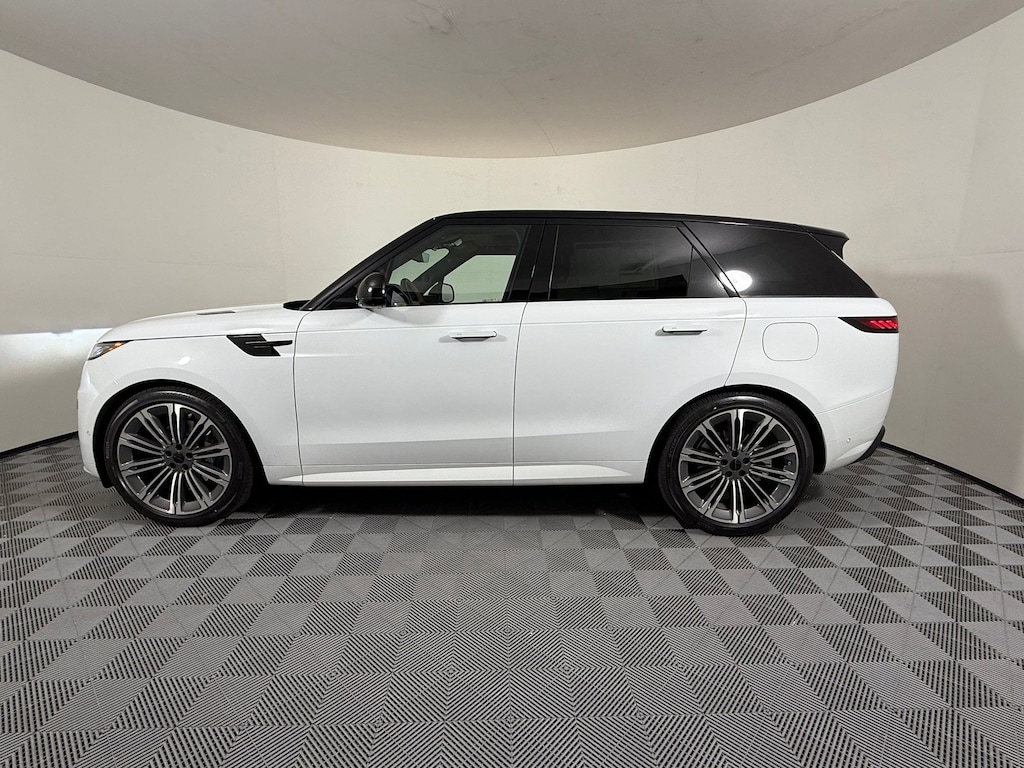 New 2026 Land Rover Range Rover Sport Dynamic SE SUV