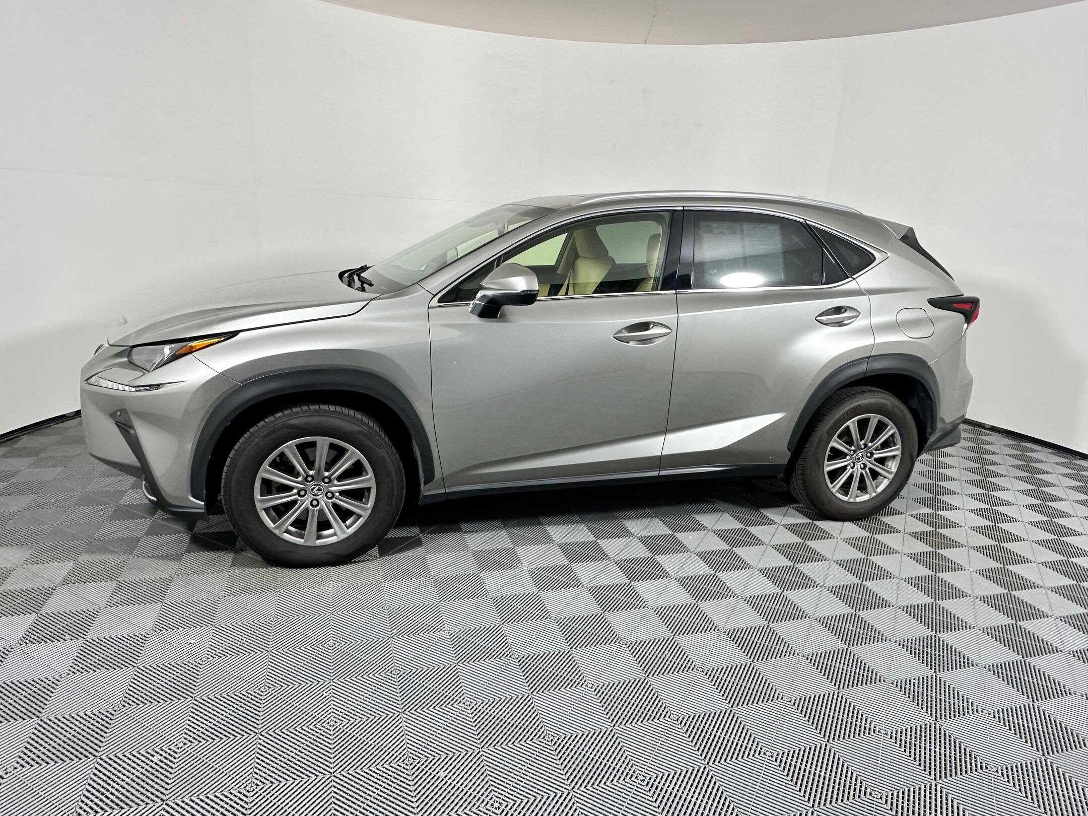 2019 Lexus NX 300 Luxury photo 2