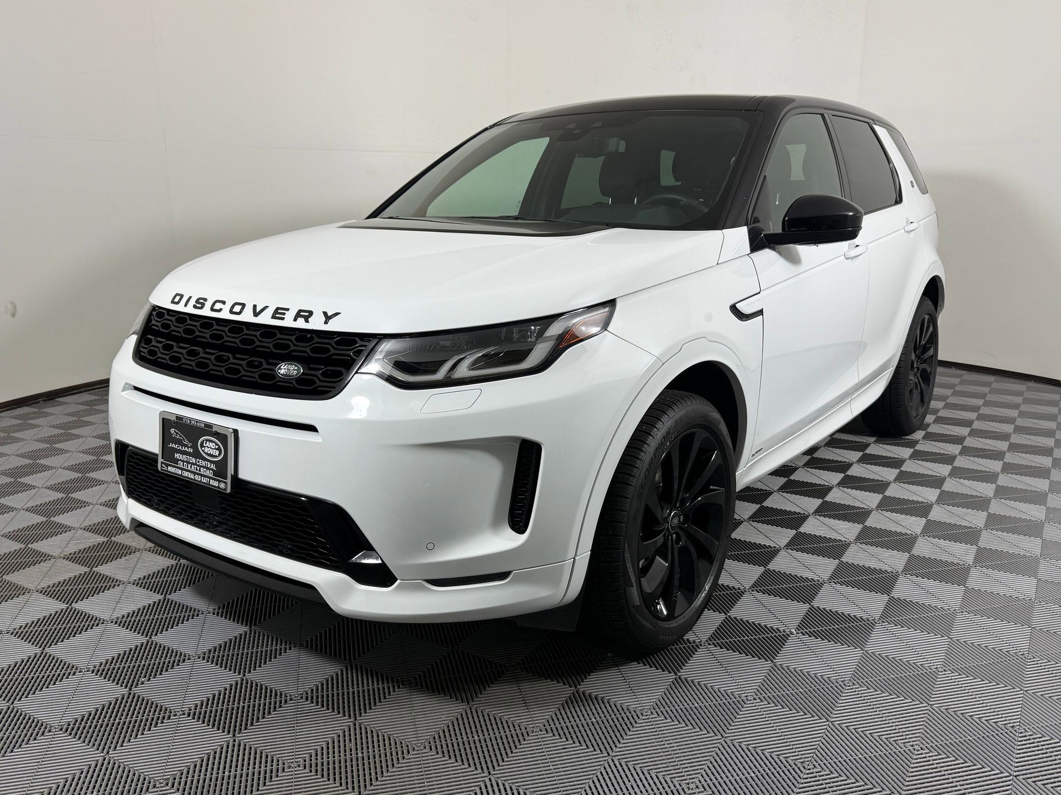 2020 Land Rover Discovery Sport 2.0 SE R-Dynamic's photo