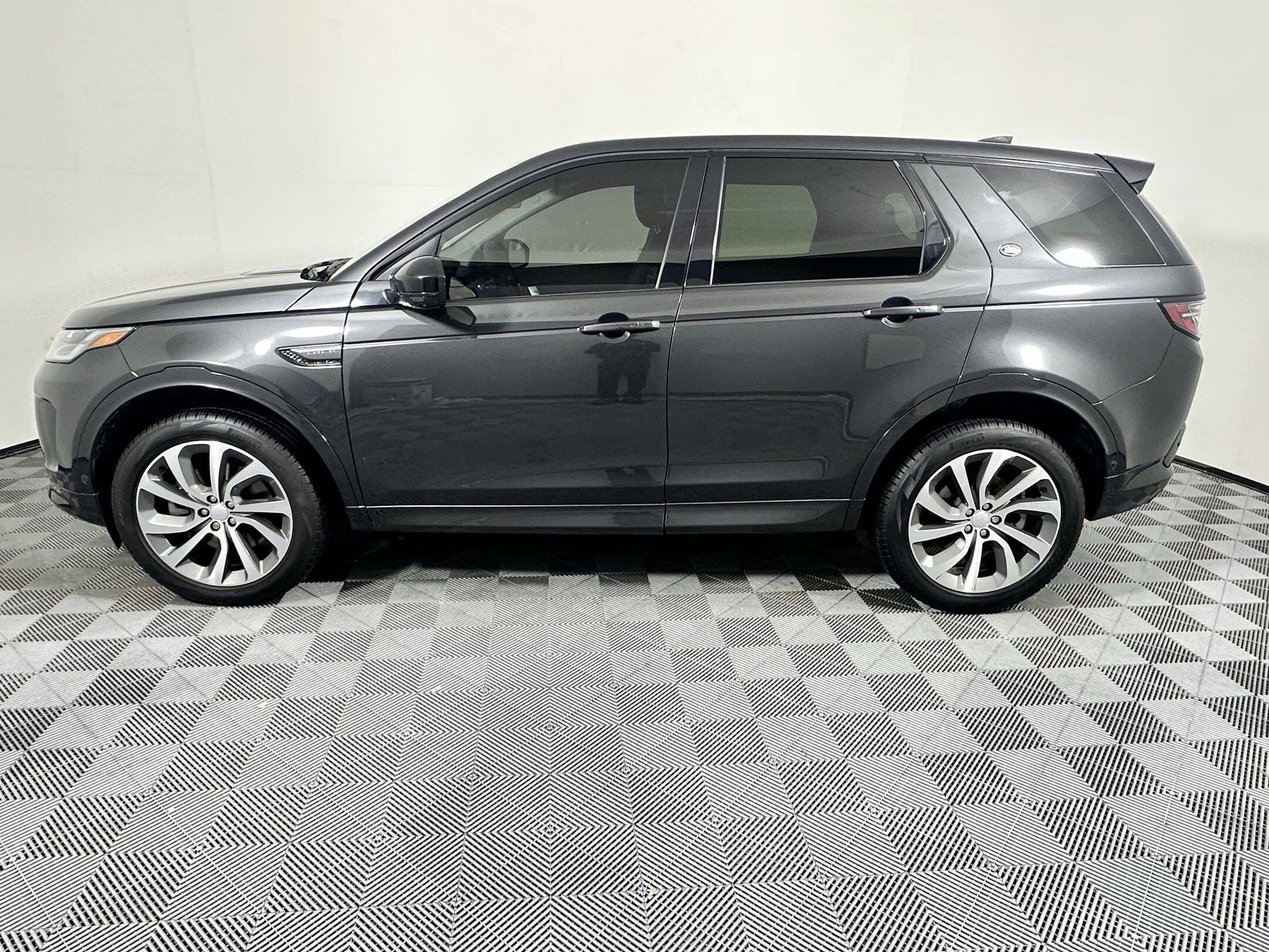 2025 Land Rover Discovery Sport S photo 2