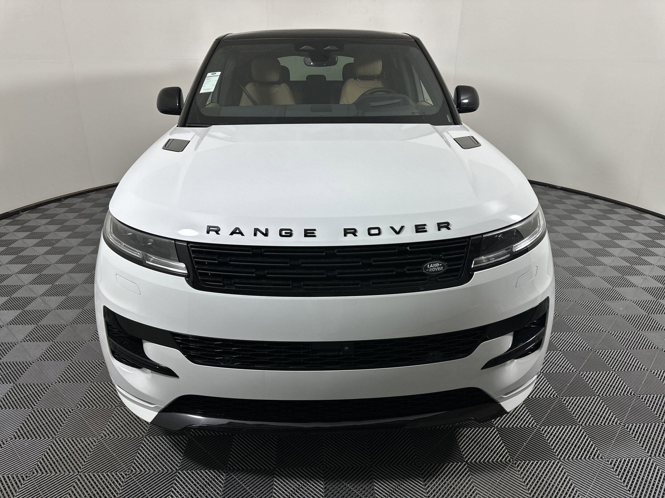 2025 Land Rover Range Rover Sport SE photo 4
