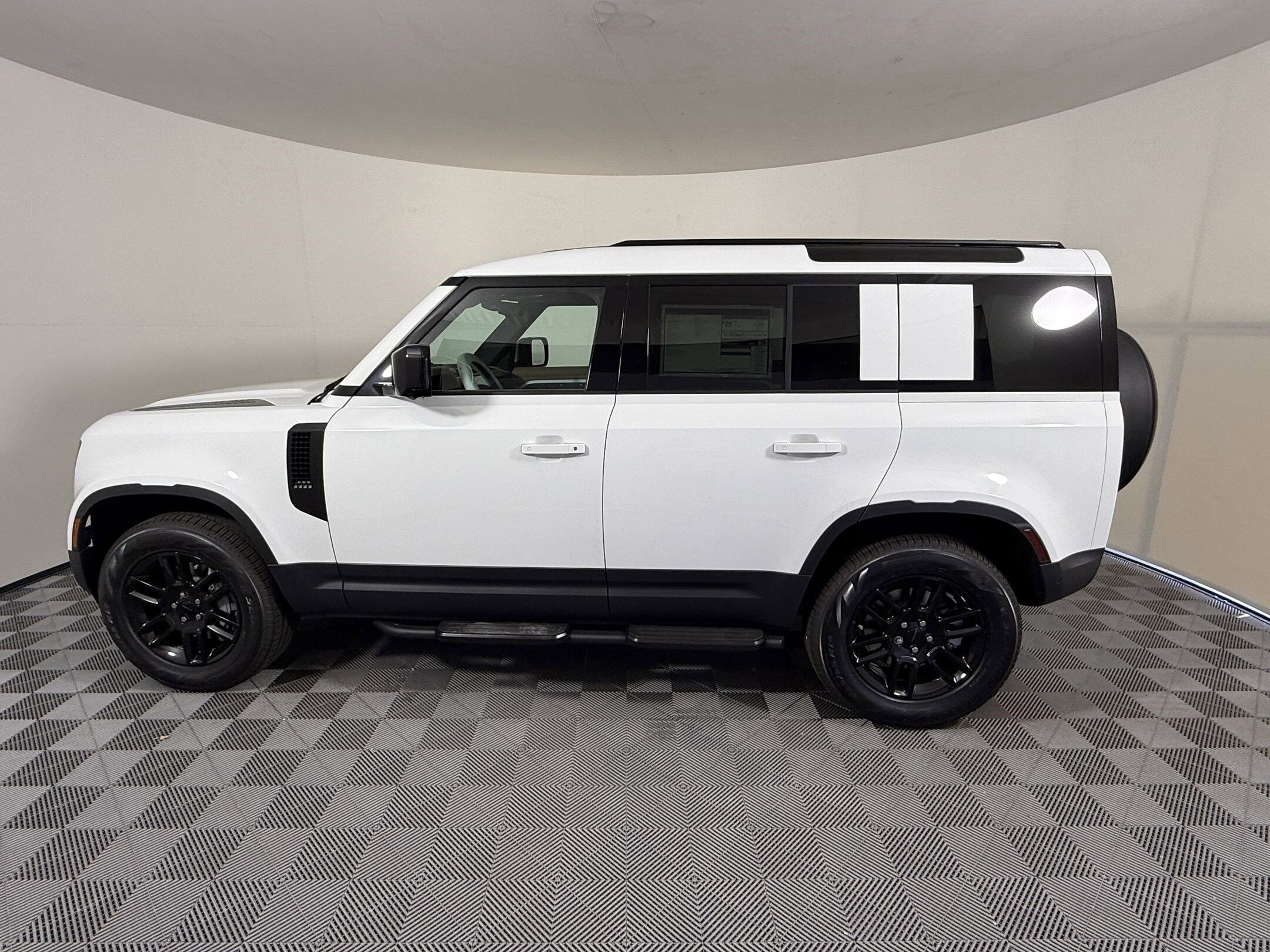 2026 Land Rover Defender 110 S photo 2