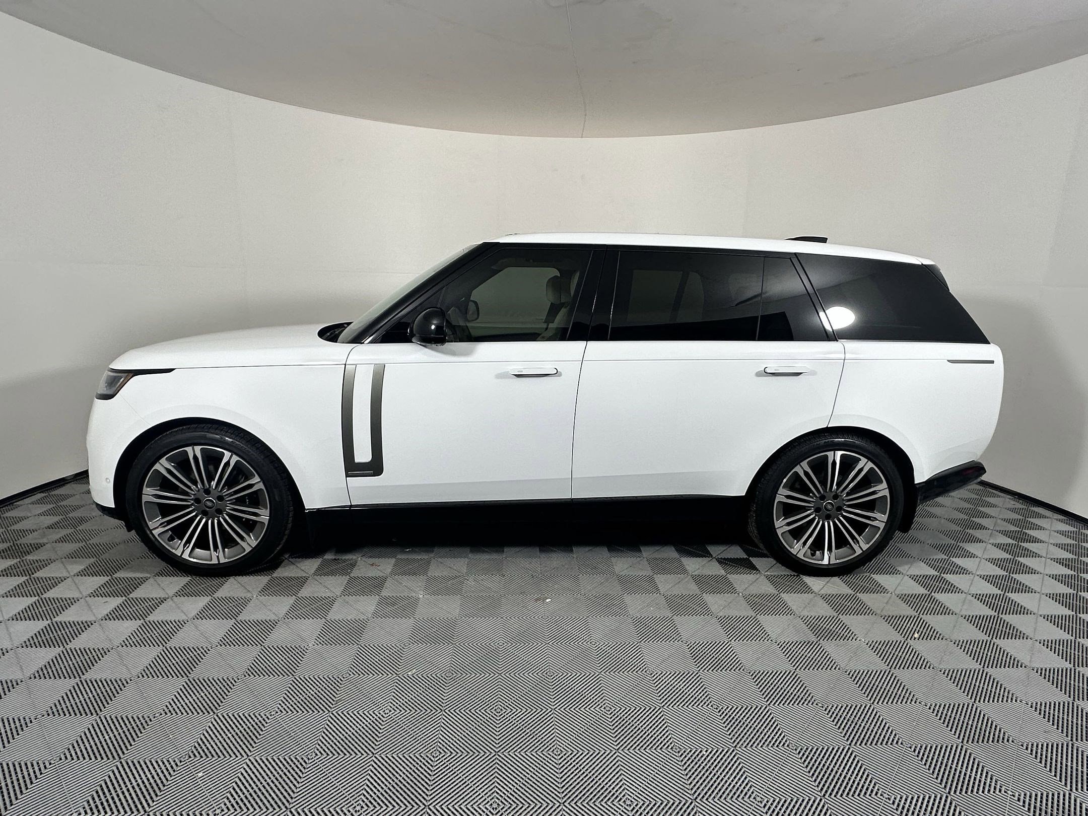 レンジローバー　RANGE ROVER SCULPT (アルミニウム彫刻モデル） ランドローバー公式オンラインショップ / RANGE ROVER SPORT