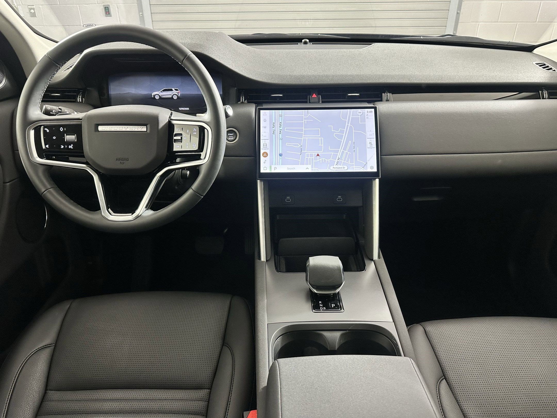 2025 Land Rover Discovery Sport S photo 3