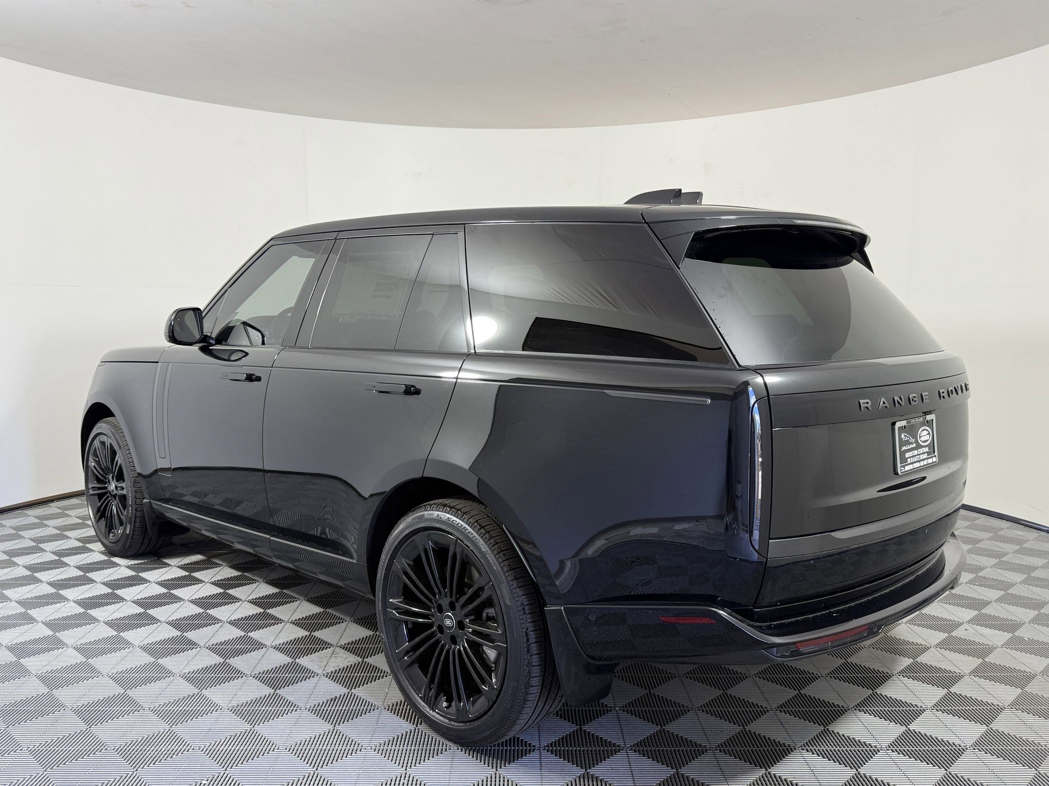 2025 Land Rover Range Rover SE photo 2
