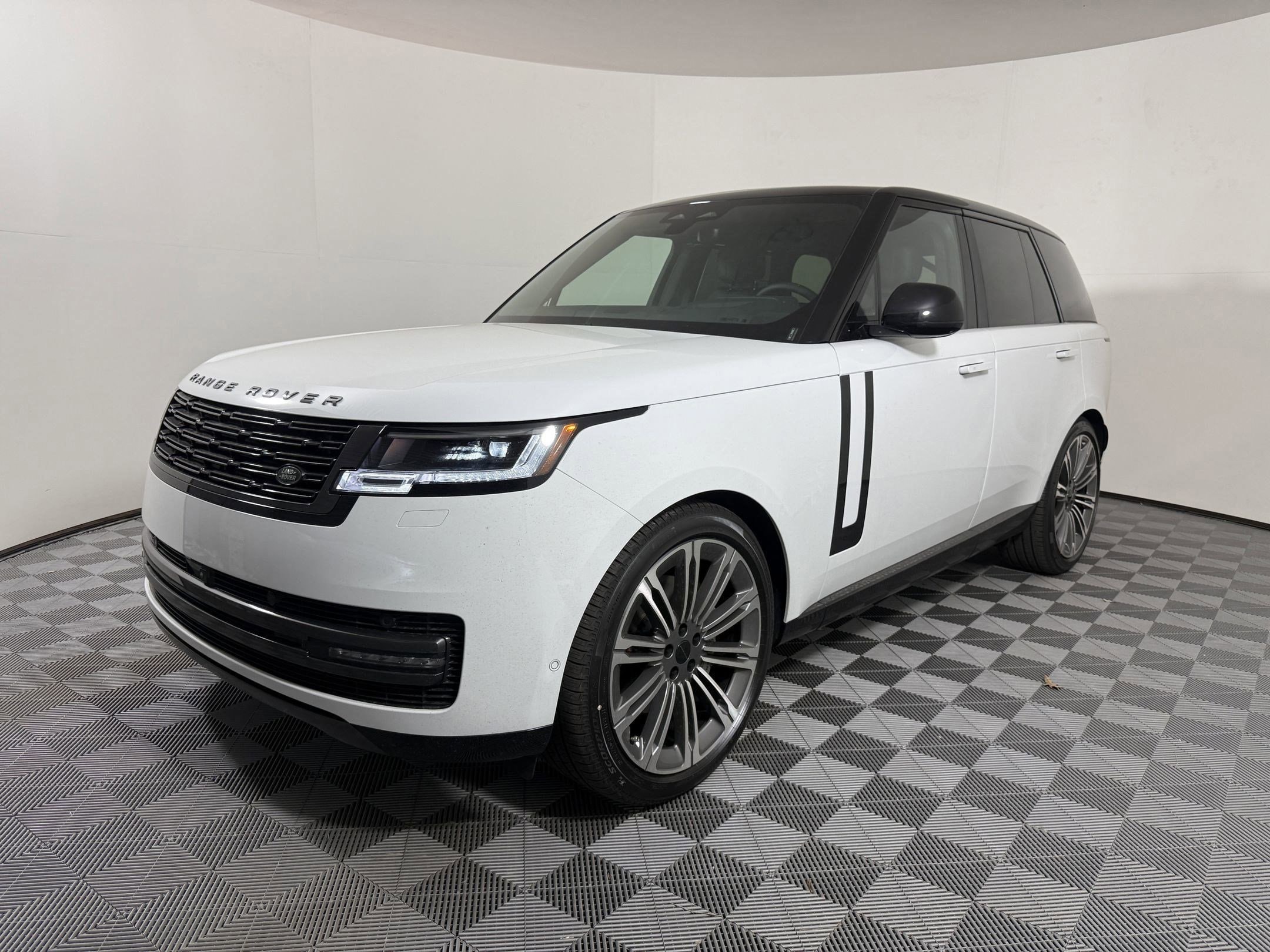 2026 Land Rover Range Rover SUV 