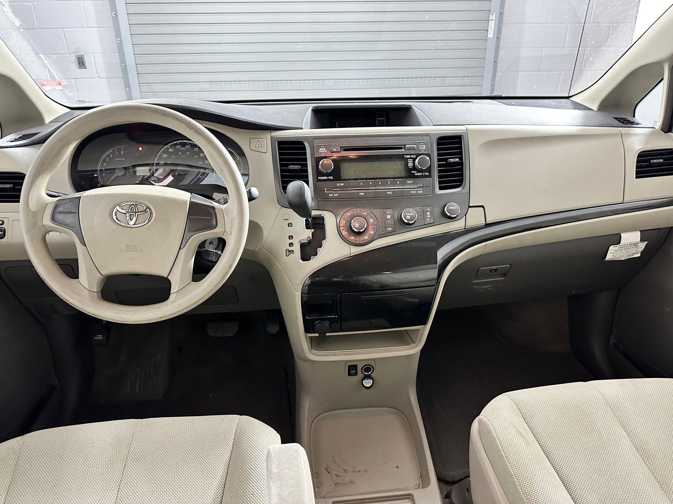2014 Toyota Sienna L photo 4
