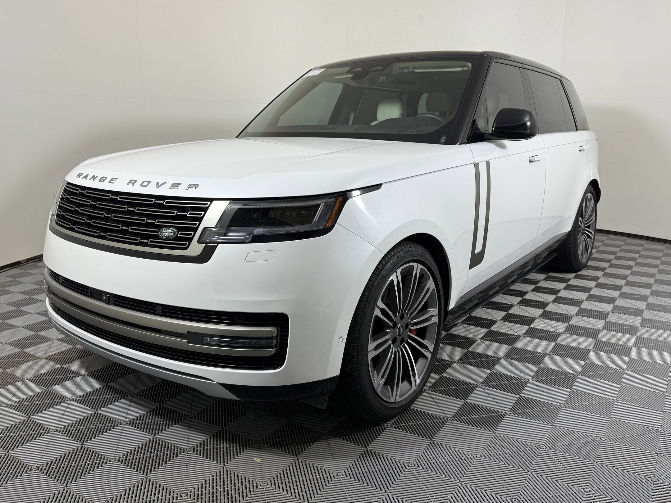 2025 Land Rover Range Rover 4.4 SE LWB 7's photo