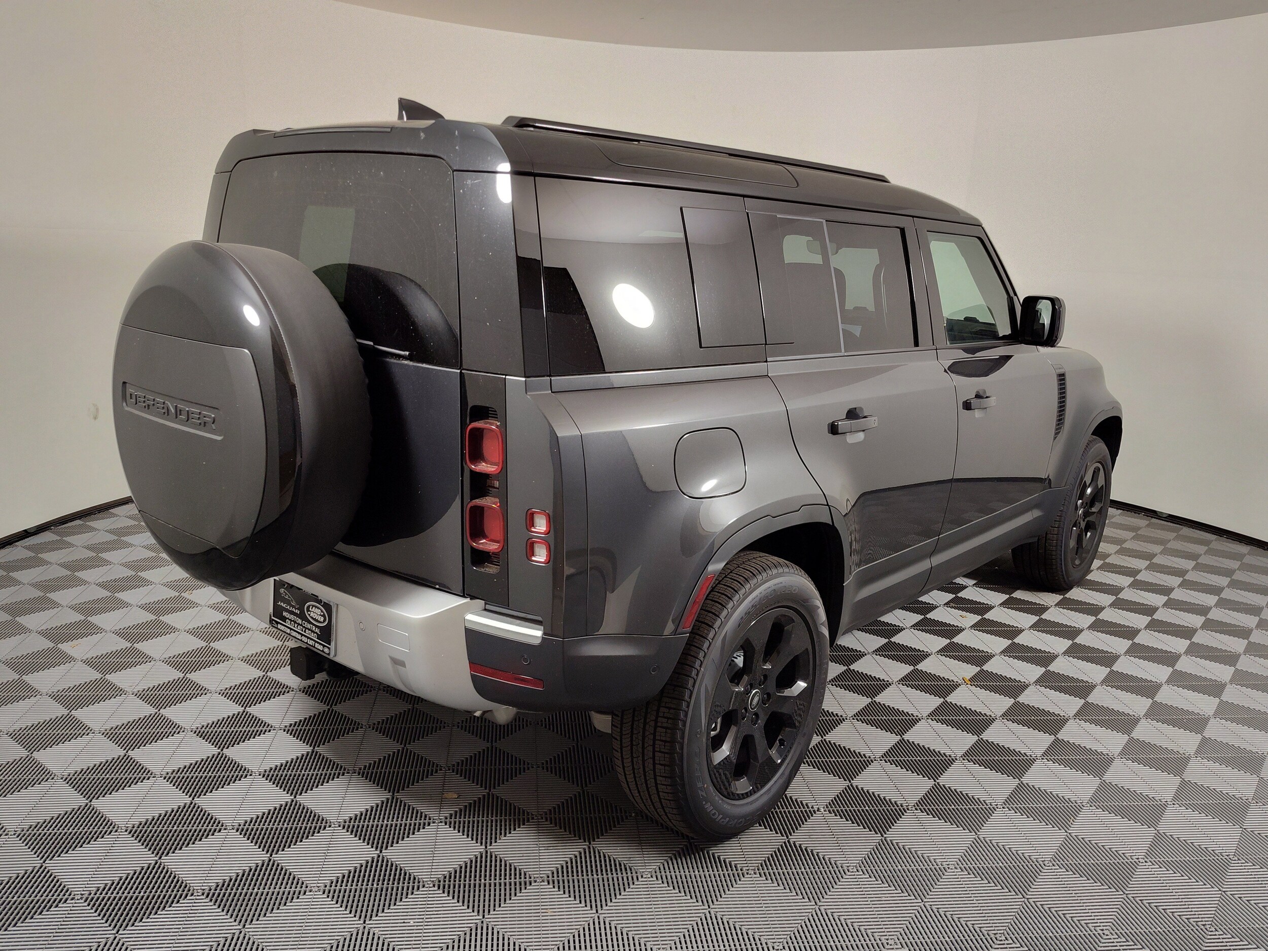 2025 Land Rover Defender S photo 2