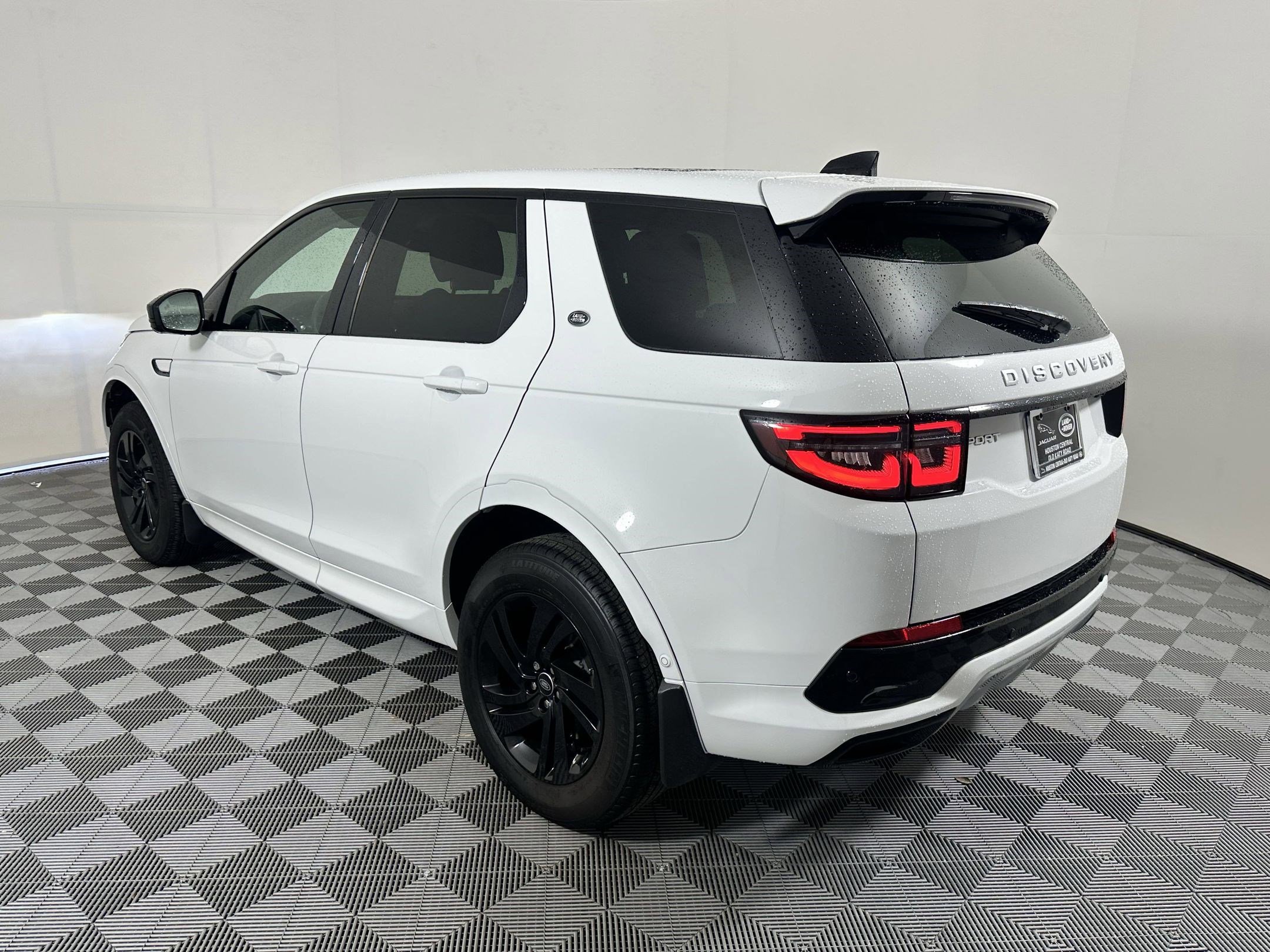 2025 Land Rover Discovery Sport S photo 2