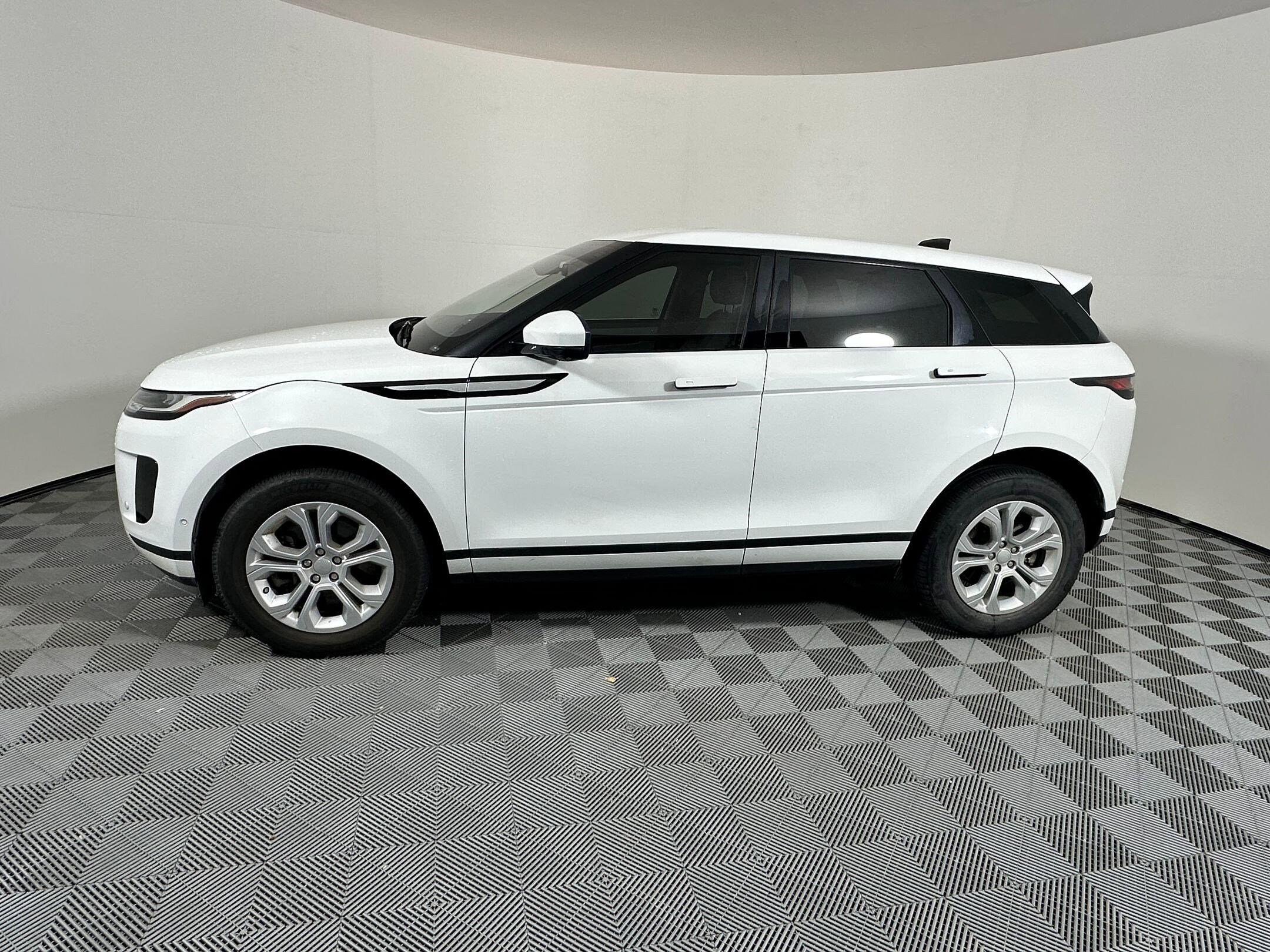 2021 Land Rover Range Rover Evoque S photo 2