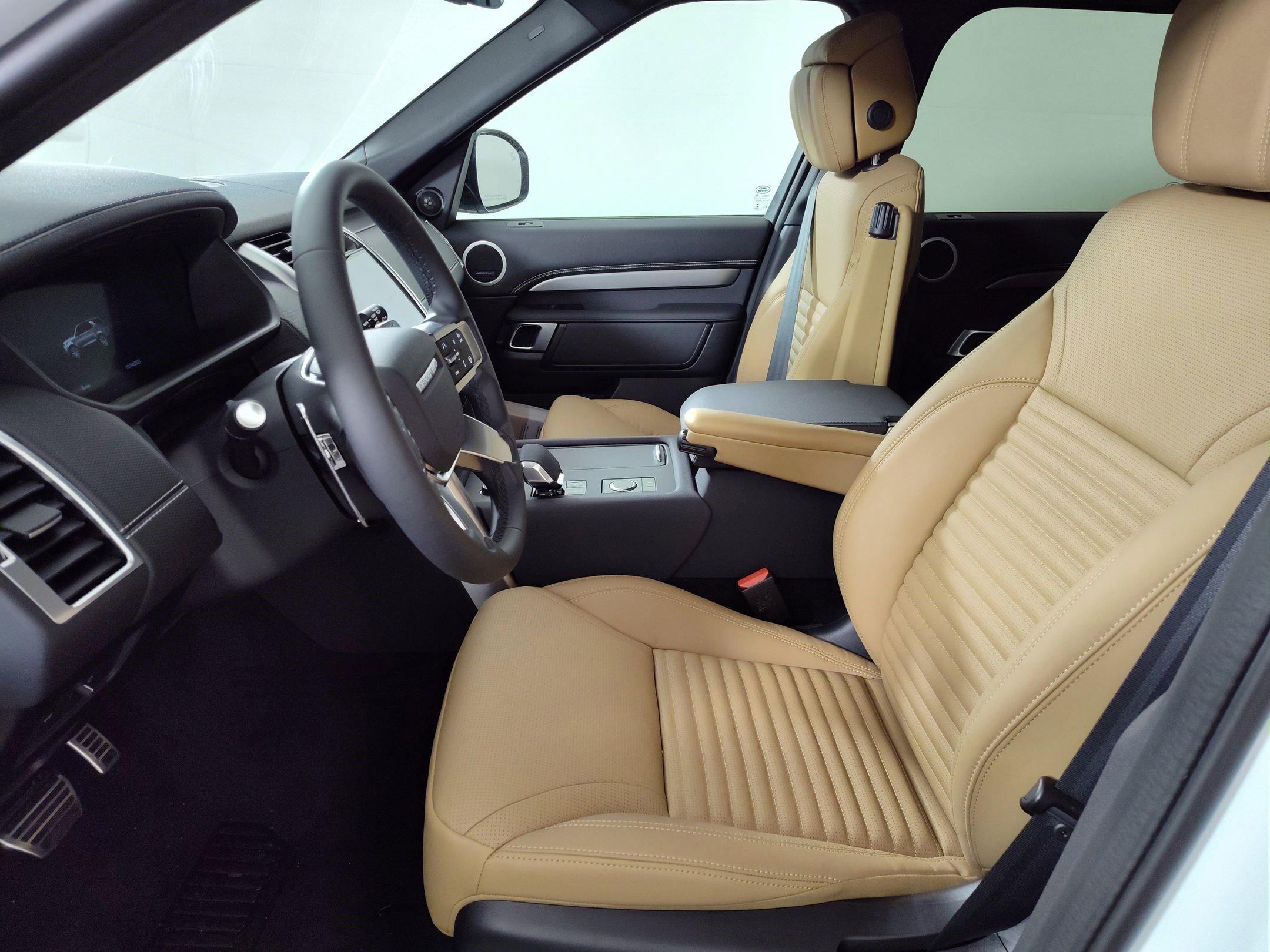 2025 Land Rover Discovery SE photo 3