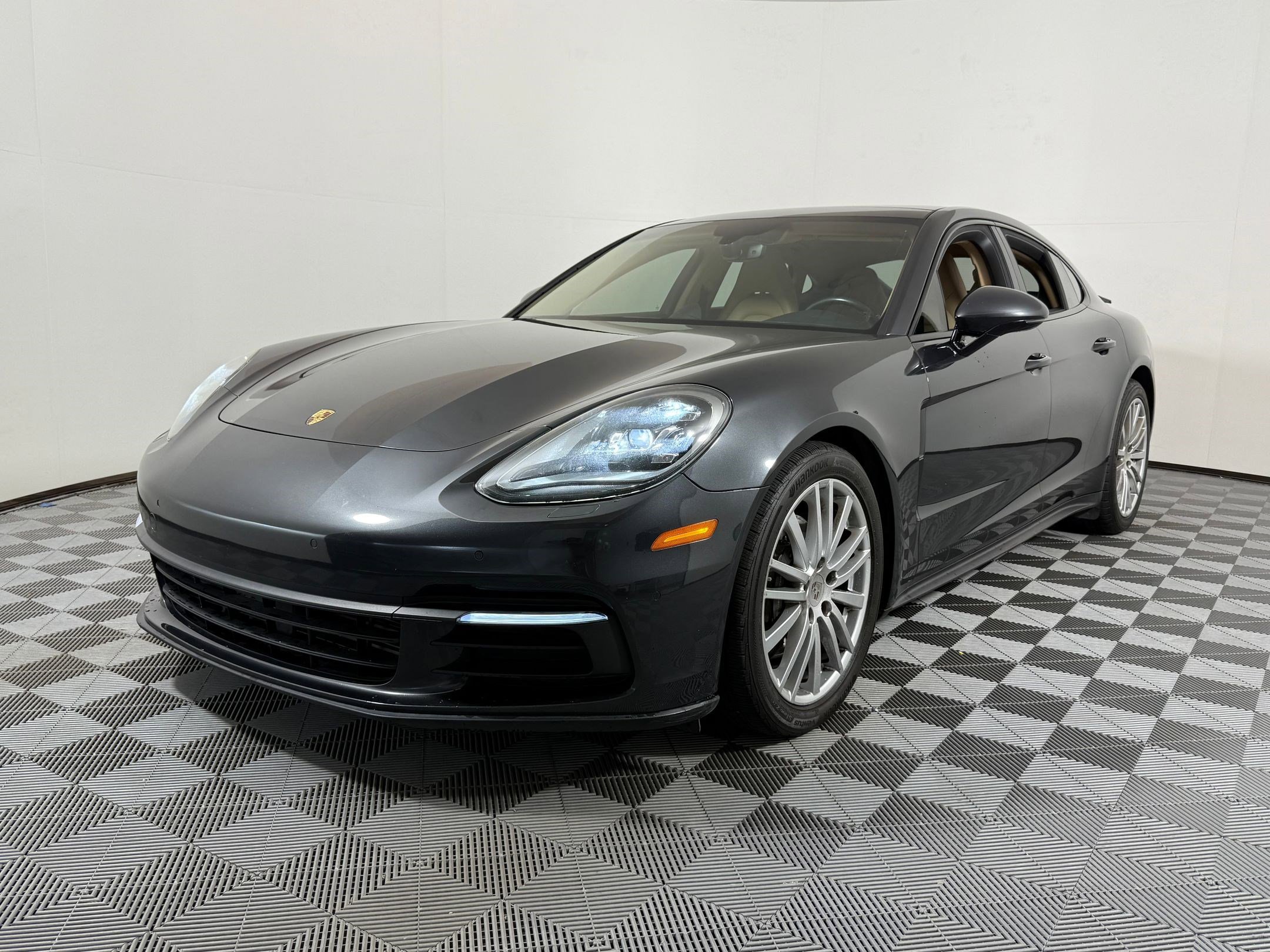 2019 Porsche Panamera Base