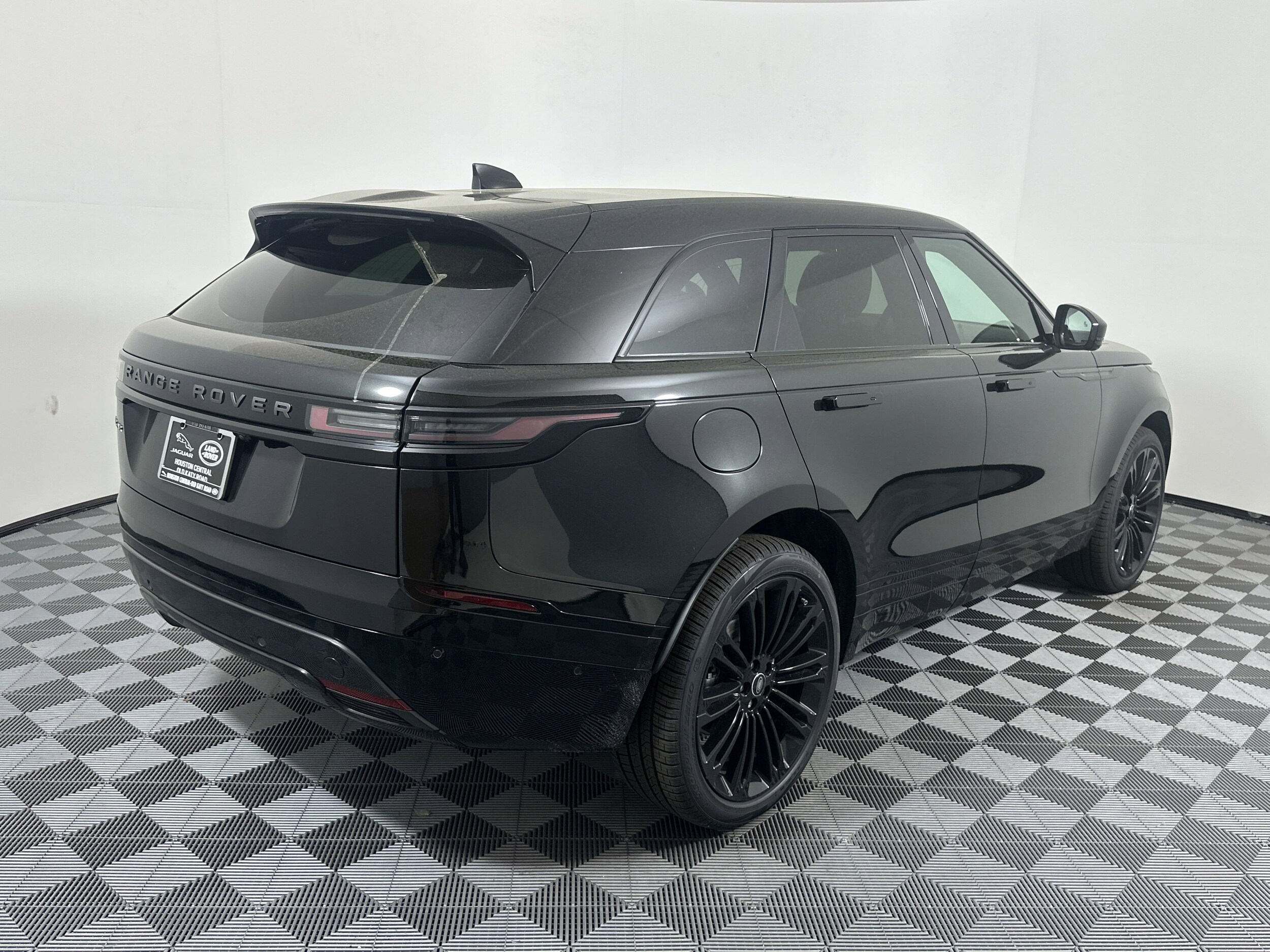 2026 Land Rover Range Rover Velar SE photo 2