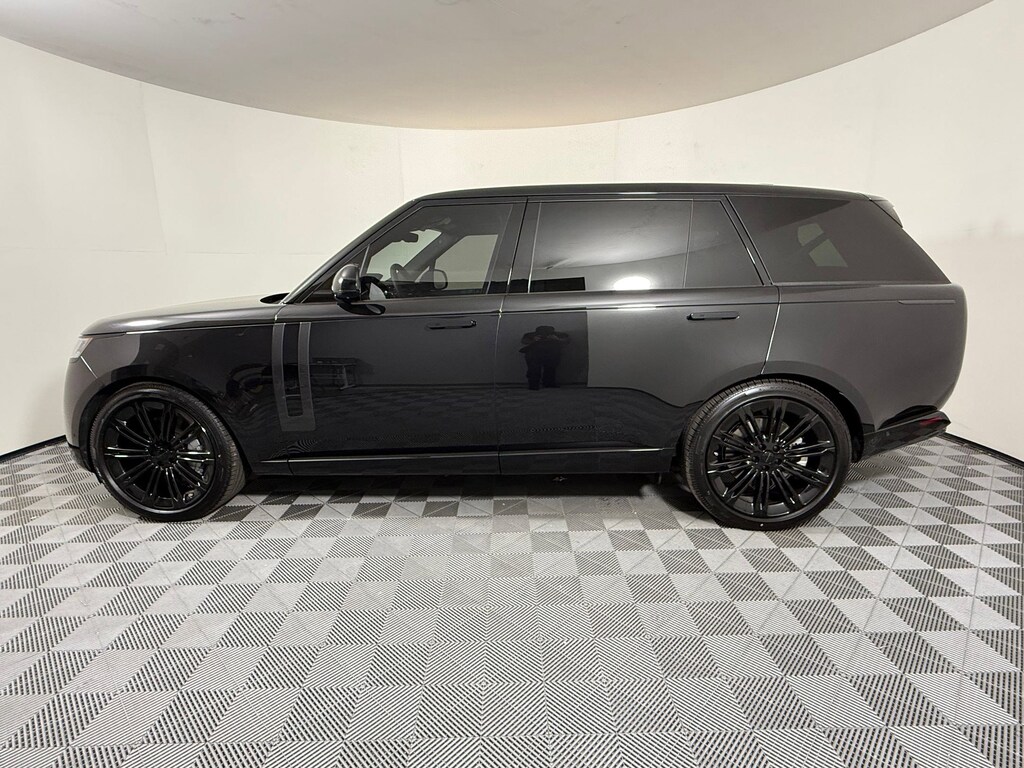 New 2026 Land Rover Range Rover SE SUV