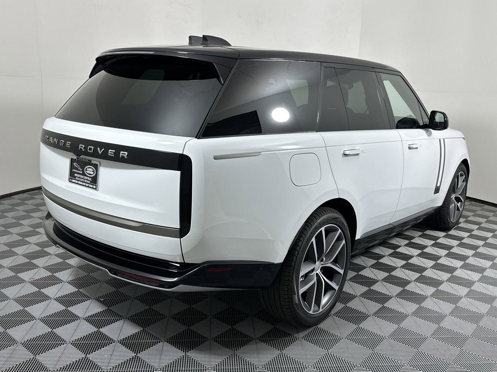 2025 Land Rover Range Rover SE photo 2