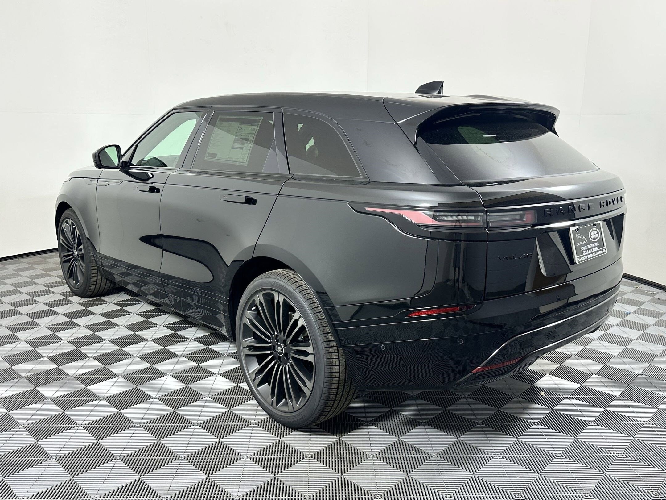 2026 Land Rover Range Rover SE photo 2